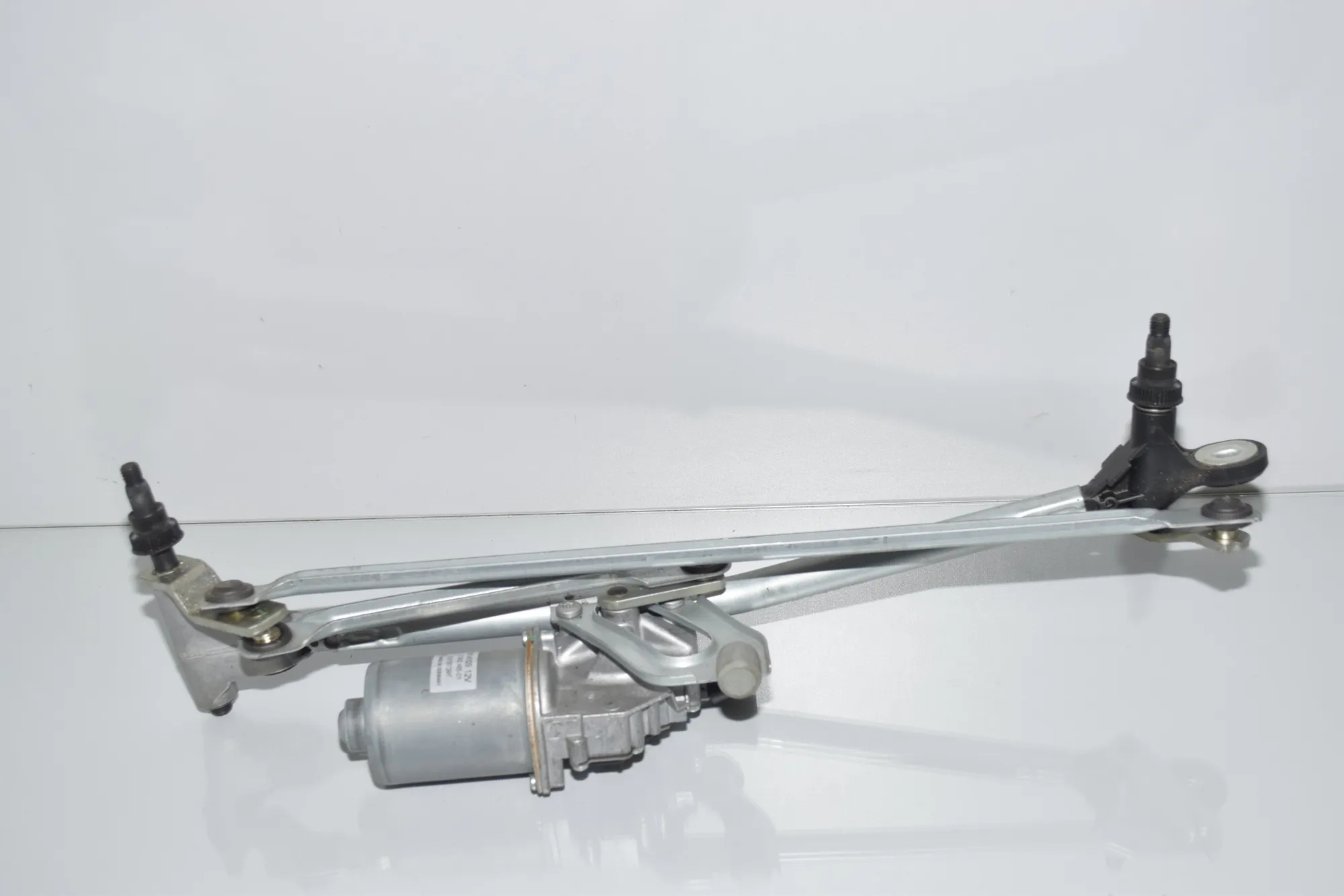 Front Windshield Wiper Mechanism – OEM 2990025 · BMW X1 (E84) xDrive 28 i 2011