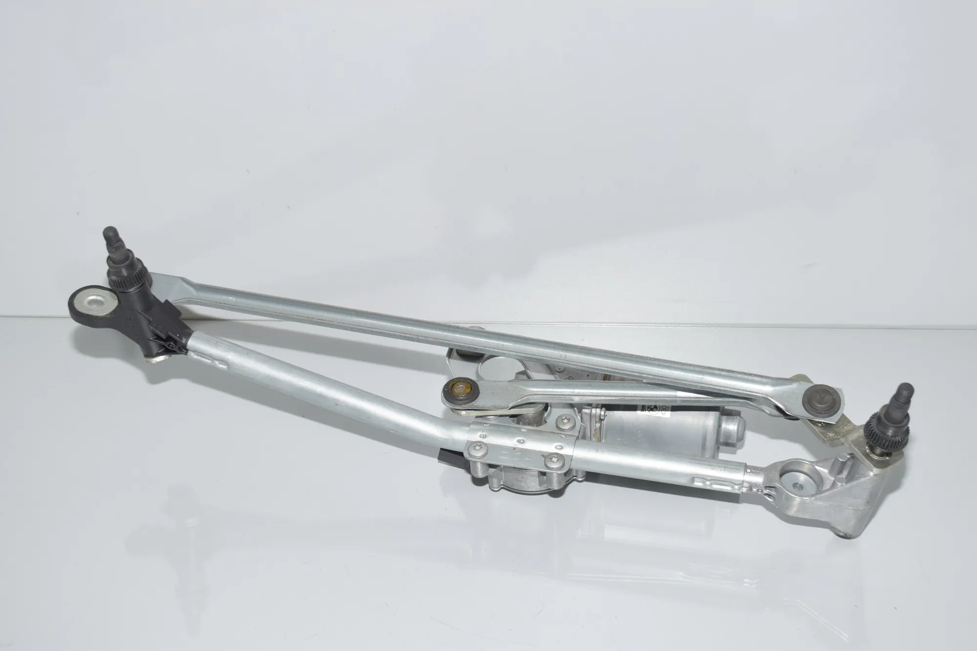 Front Windshield Wiper Mechanism – OEM 2990025 · BMW X1 (E84) xDrive 28 i 2011 – 3