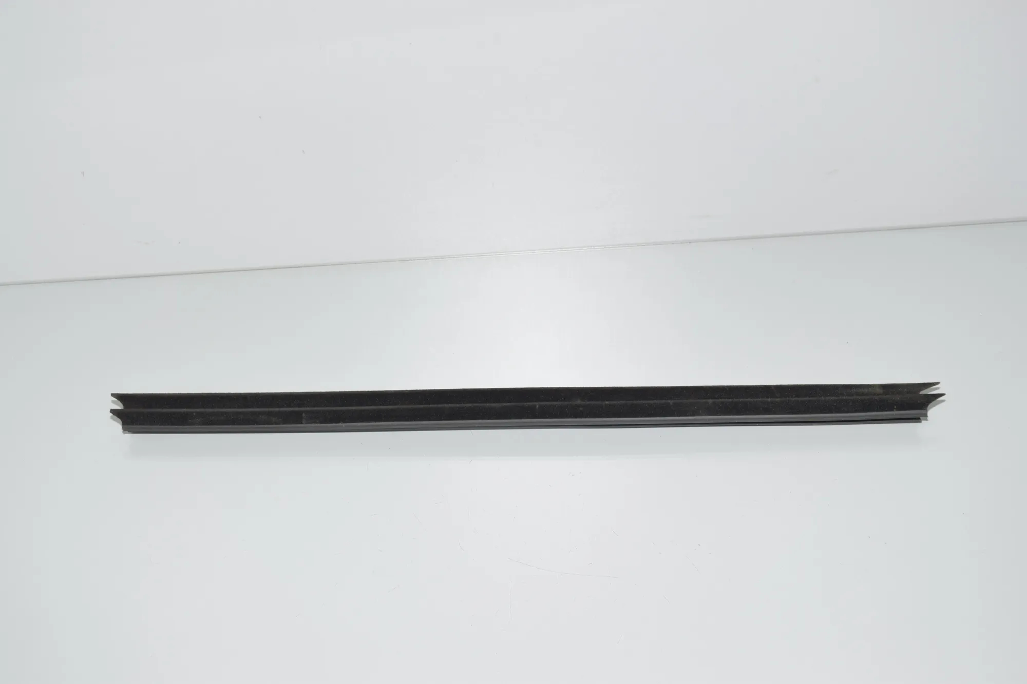 Rear Left Door Window Strip – OEM 7258297 · BMW 3 Touring (F31) 320 d xDrive 2017
