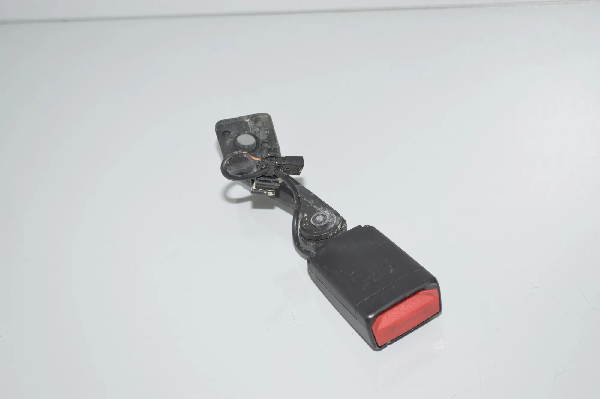 Rear Left Seat Buckle – OEM 7375447 · BMW 3 Touring (F31) 320 d xDrive 2017