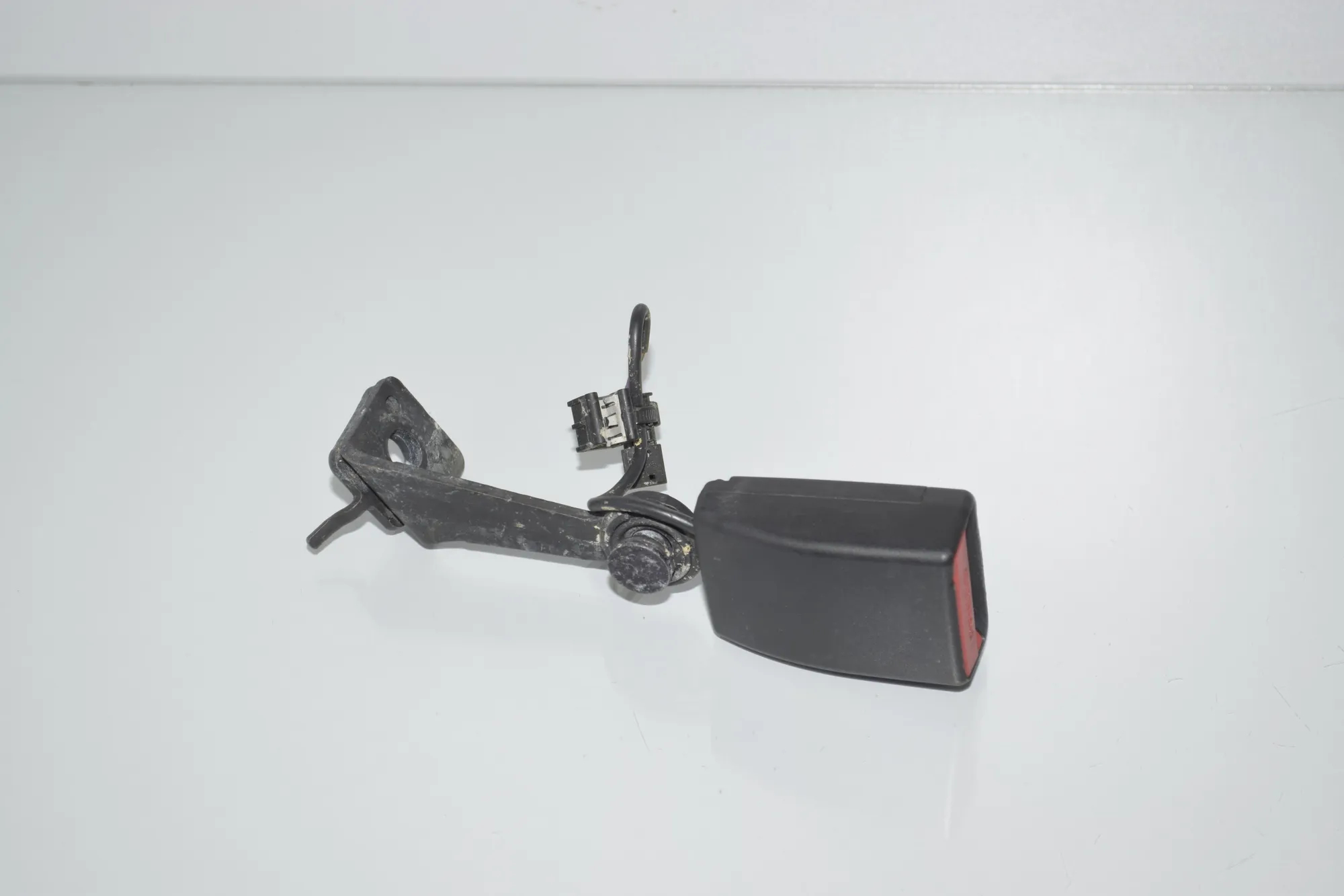 Rear Left Seat Buckle – OEM 7375447 · BMW 3 Touring (F31) 320 d xDrive 2017 – 2