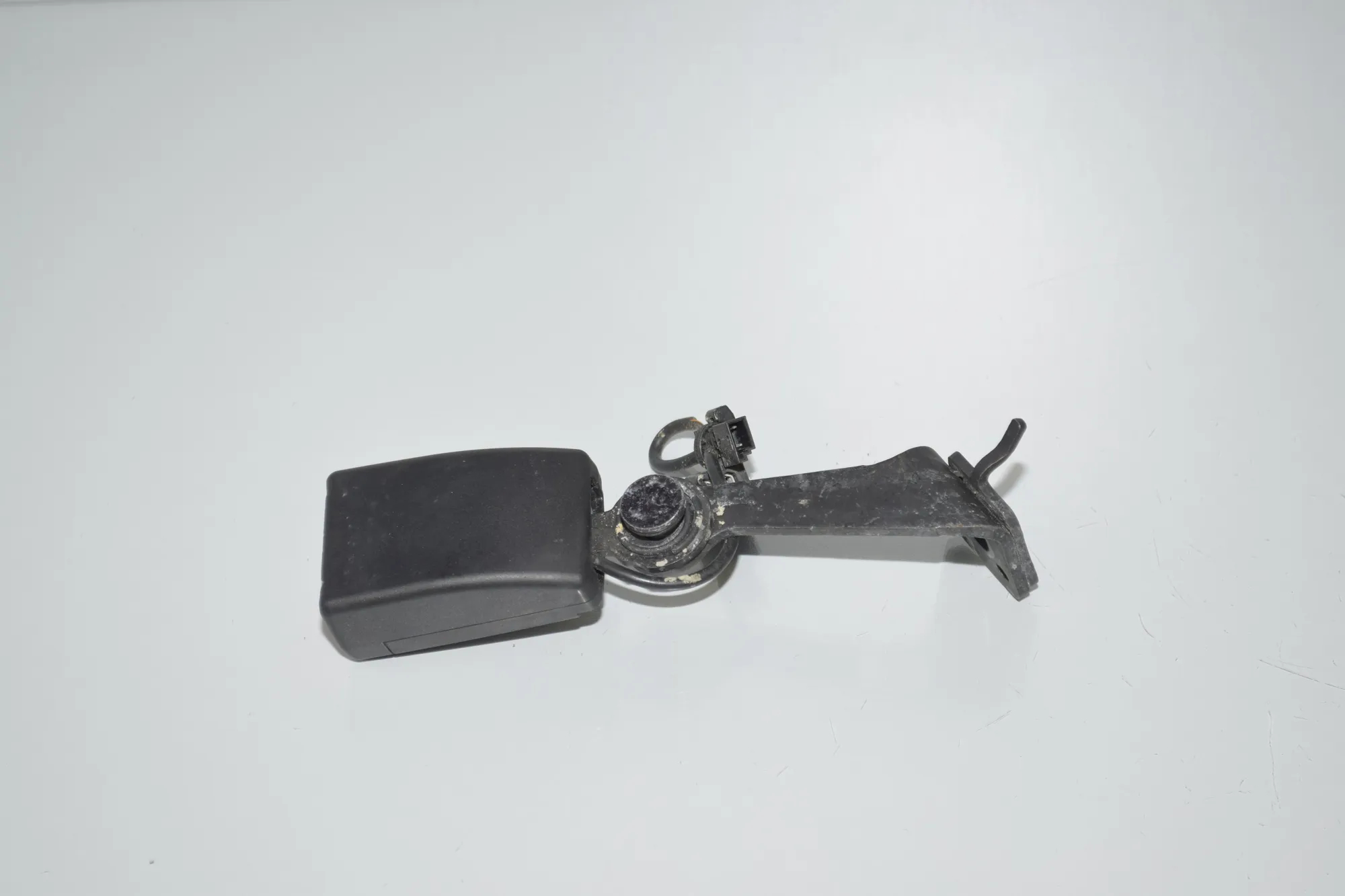 Rear Left Seat Buckle – OEM 7375447 · BMW 3 Touring (F31) 320 d xDrive 2017 – 3