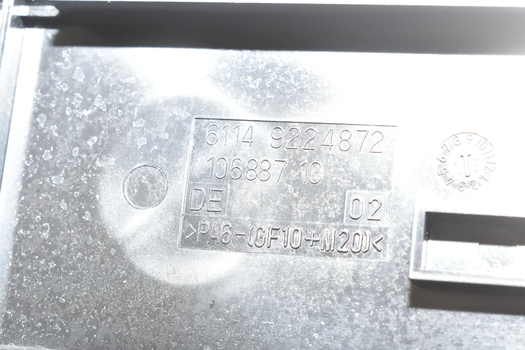 Fuse Box Cover – OEM 9224872 · BMW 4 Gran Coupe (F36) 420 i 2015 – 4