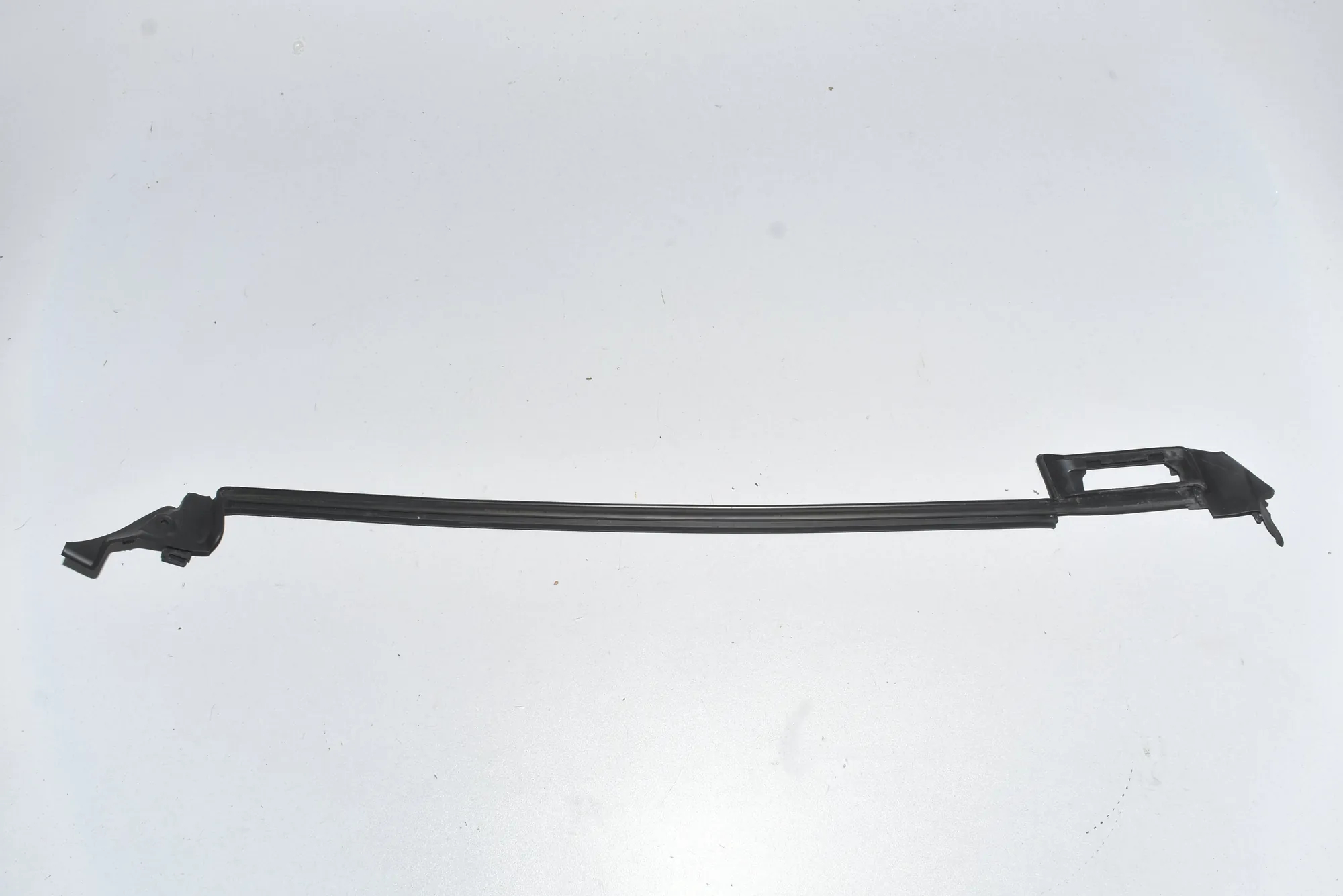 Front Left Door Window Strip – OEM 7277049 · BMW i3 (I01) BMW i3 (I01) Hybrid 2017