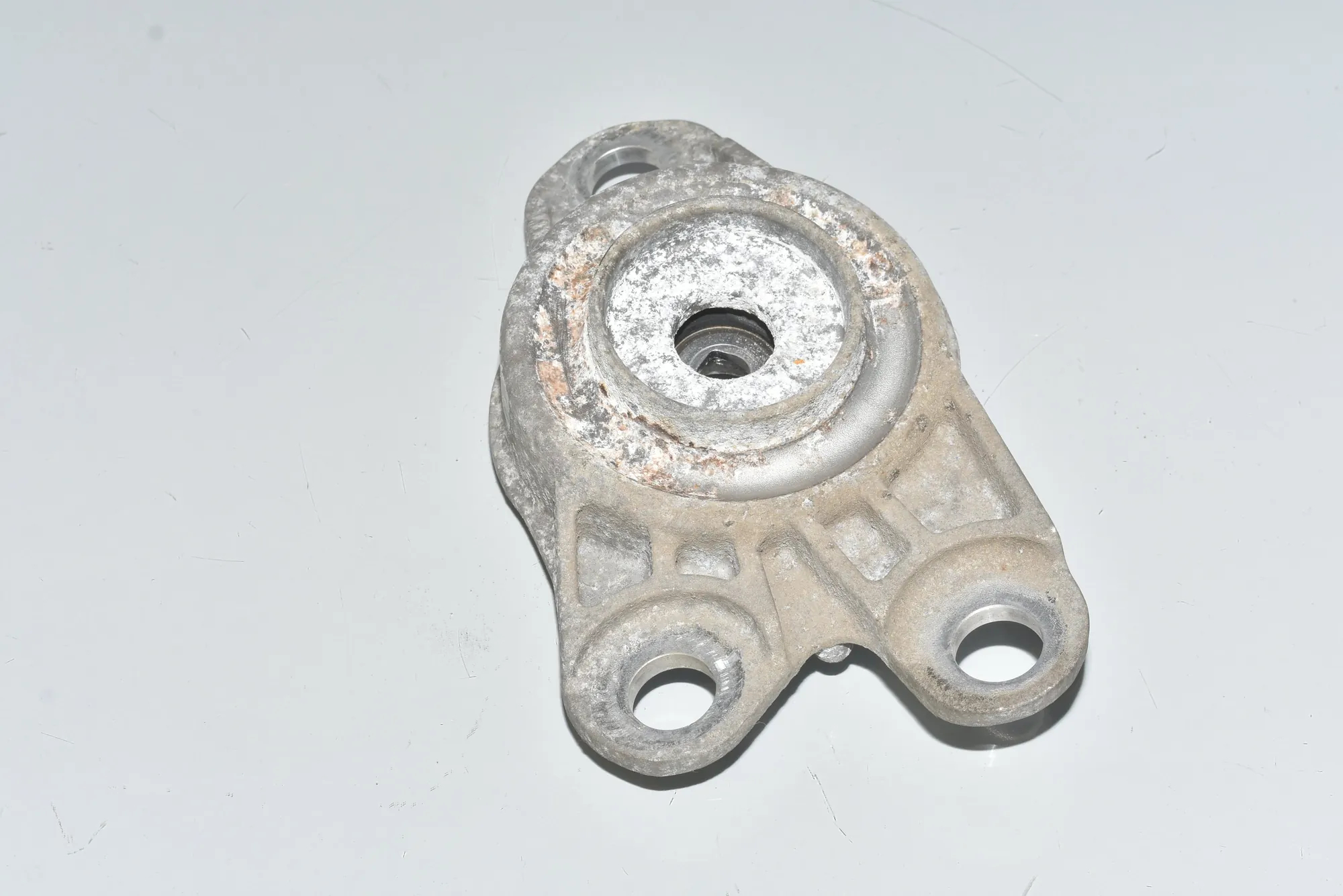 Rear Left Shock Absorber Bracket – OEM 33506852227 · BMW i3 (I01) BMW i3 (I01) Hybrid 2017 – 2