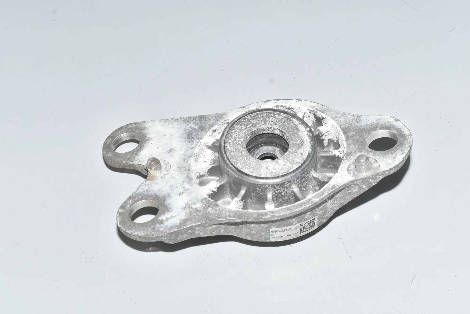 Rear Left Shock Absorber Bracket – OEM 33506852227 · BMW i3 (I01) BMW i3 (I01) Hybrid 2017 – 3