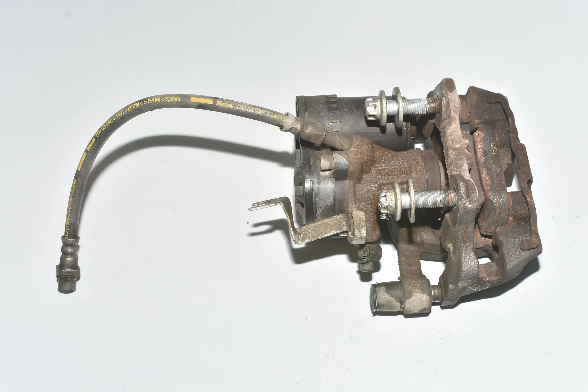 Rear Left Brake Caliper – OEM 6883019 · BMW i3 (I01) BMW i3 (I01) Hybrid 2017 – 3