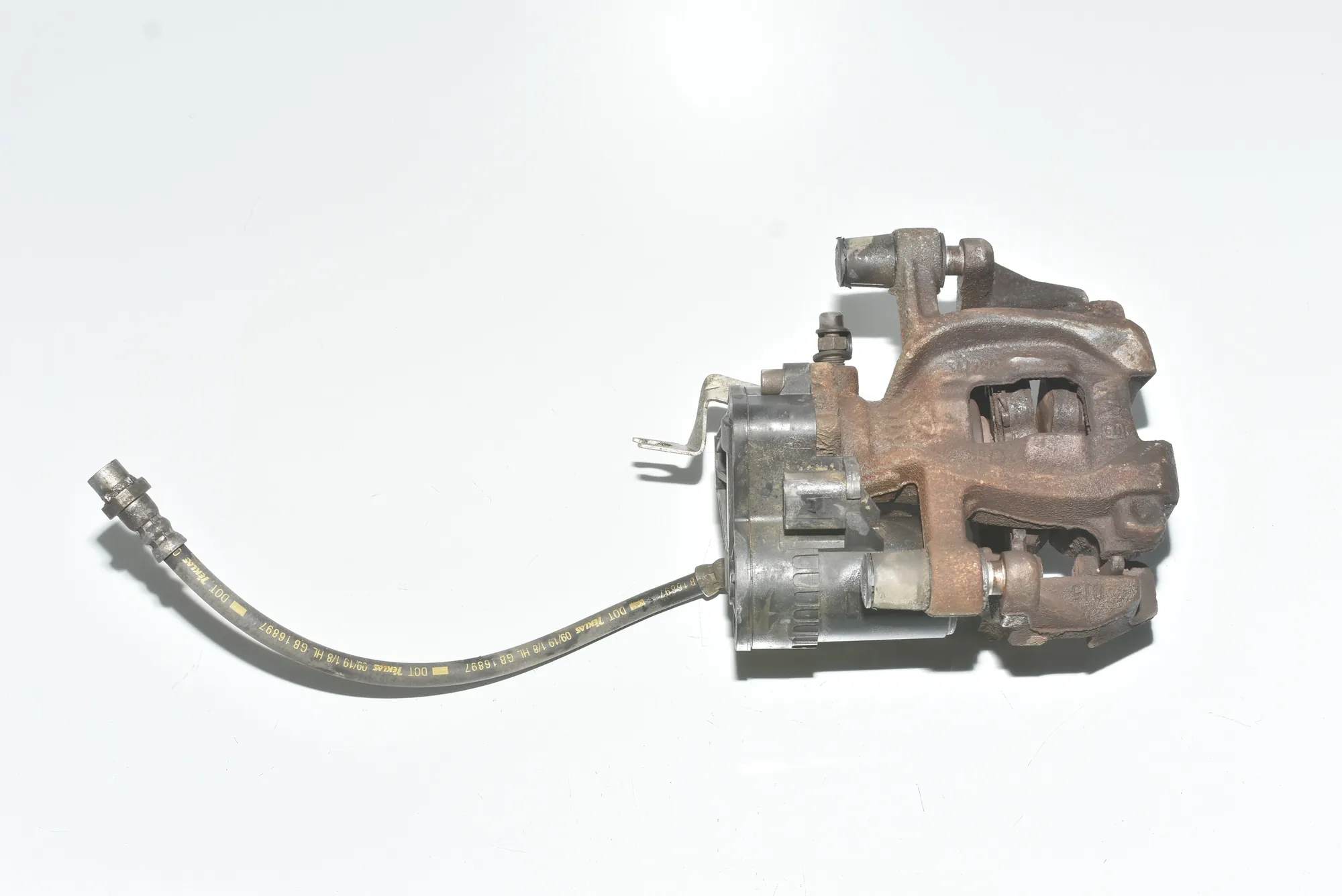 Rear Left Brake Caliper – OEM 6883019 · BMW i3 (I01) BMW i3 (I01) Hybrid 2017