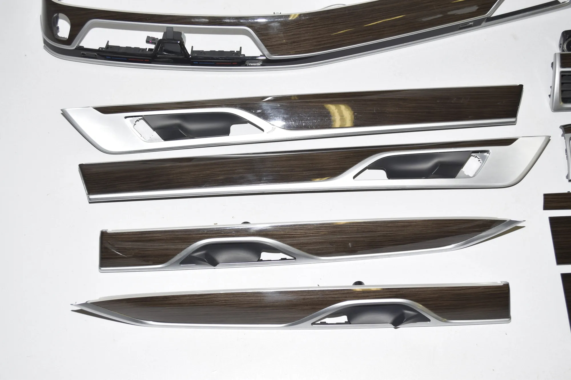 Interior Trim Strips Kit – OEM 9129468 · BMW 7 (G11, G12) 730 d, Ld xDrive 2017 – 3