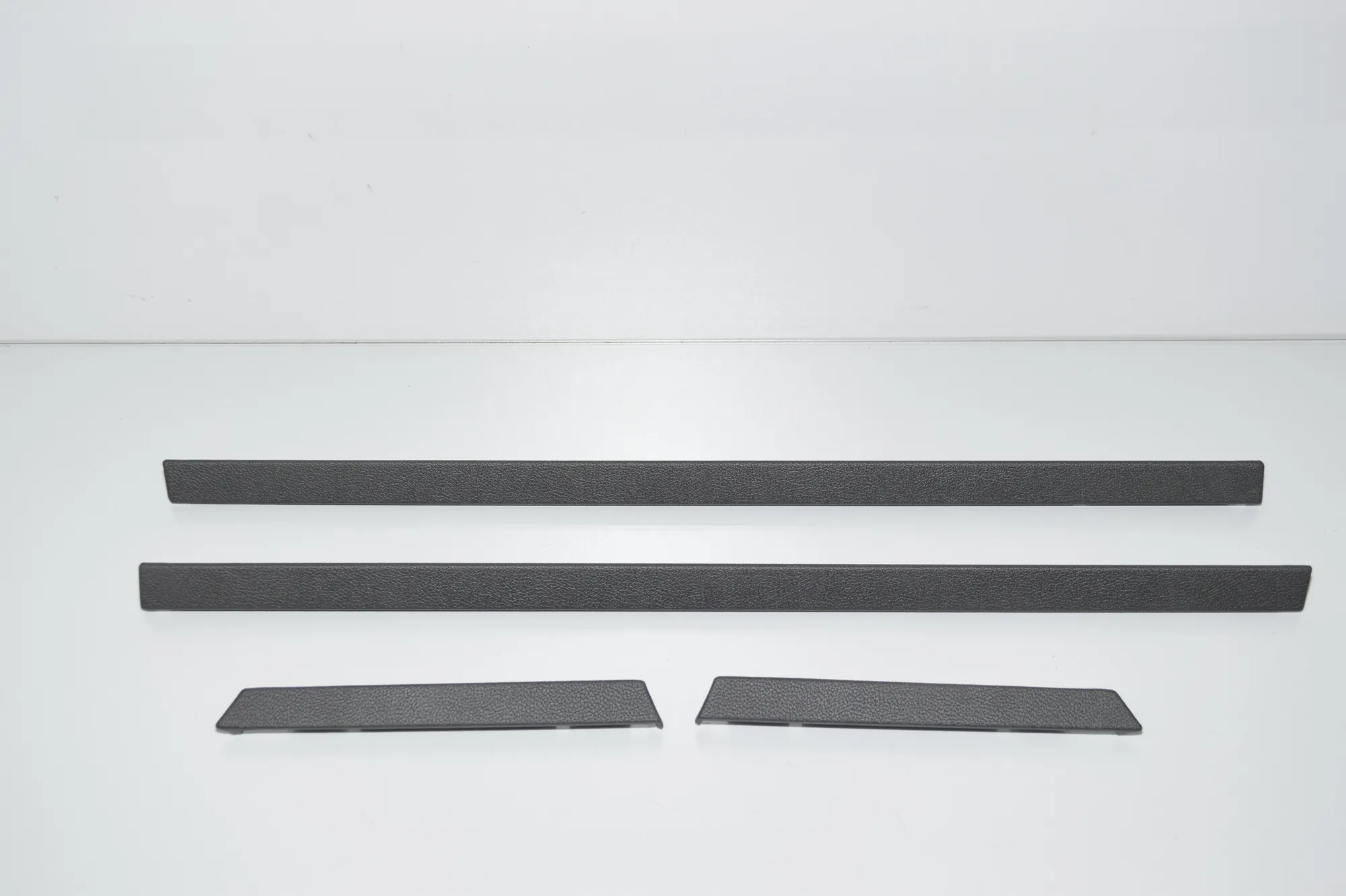 Rear Left Door Window Strip – OEM 7406183 · BMW 7 (G11, G12) 730 d, Ld xDrive 2017