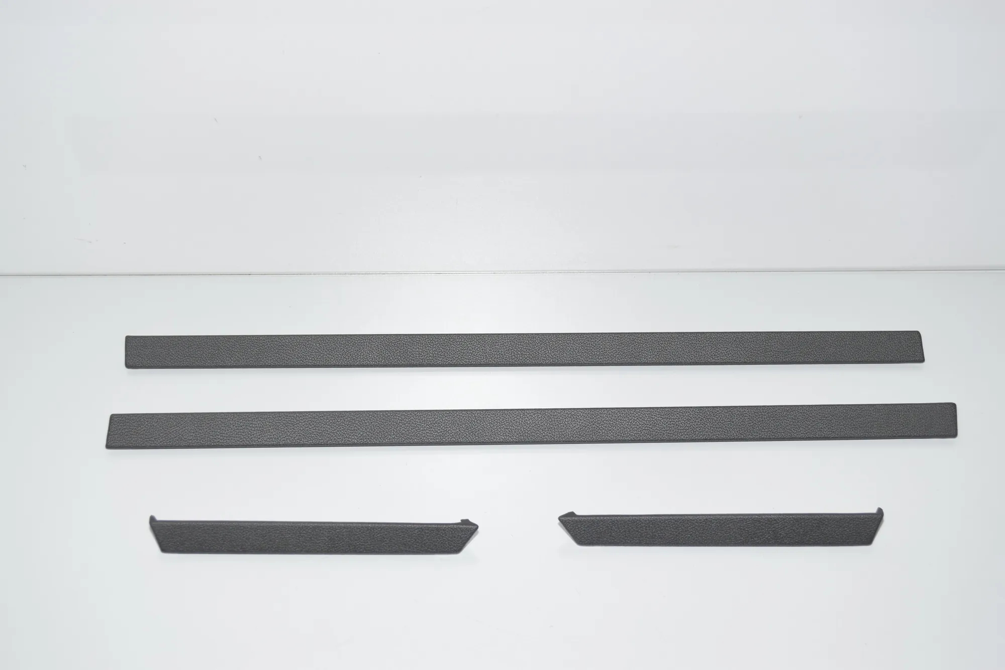 Rear Left Door Window Strip – OEM 7406183 · BMW 7 (G11, G12) 730 d, Ld xDrive 2017 – 2