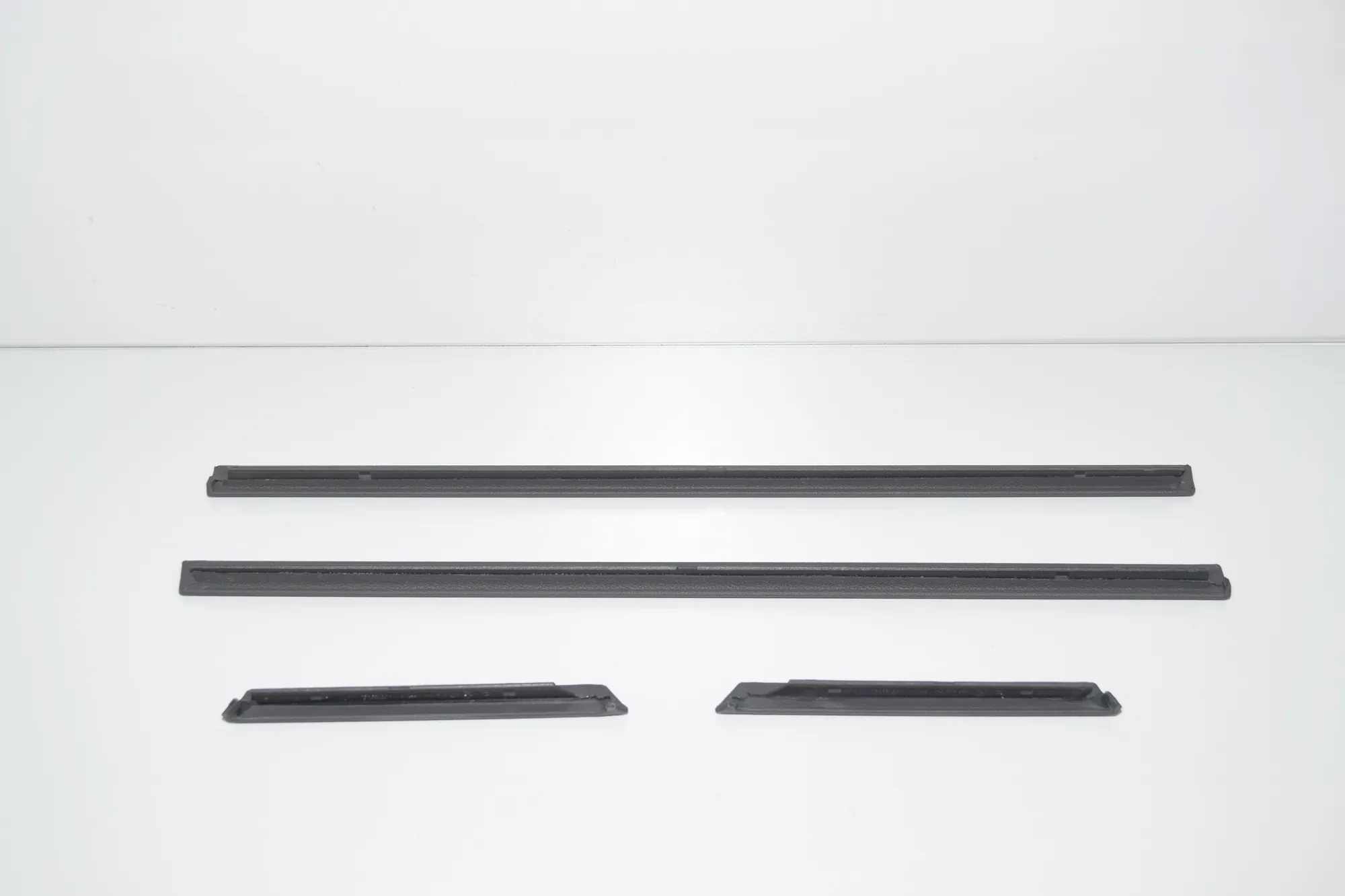 Rear Left Door Window Strip – OEM 7406183 · BMW 7 (G11, G12) 730 d, Ld xDrive 2017 – 3