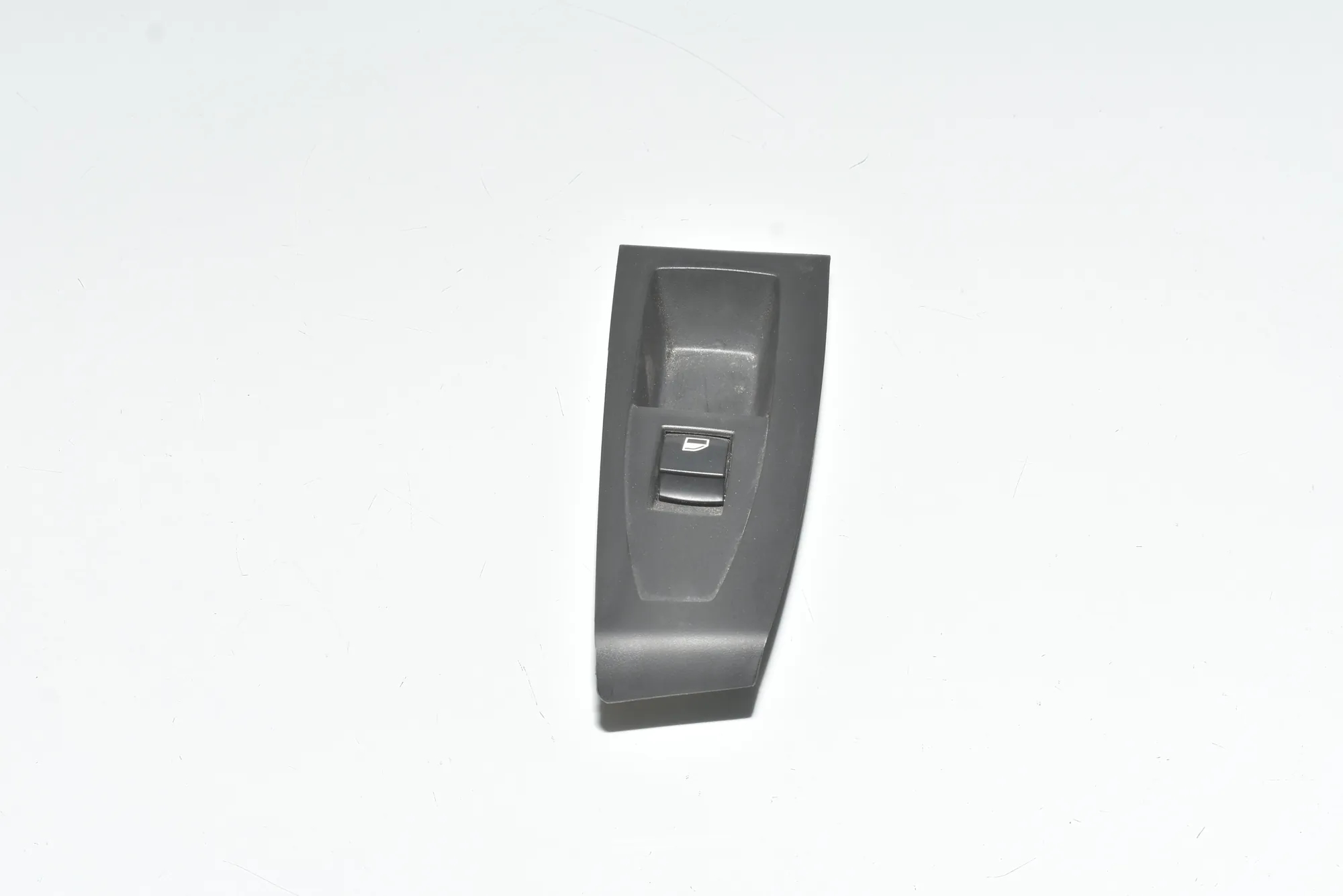 Rear Right Door Window Switch – OEM 61319208107 · BMW 2 Gran Tourer (F46) 218 d xDrive 2017 – 2