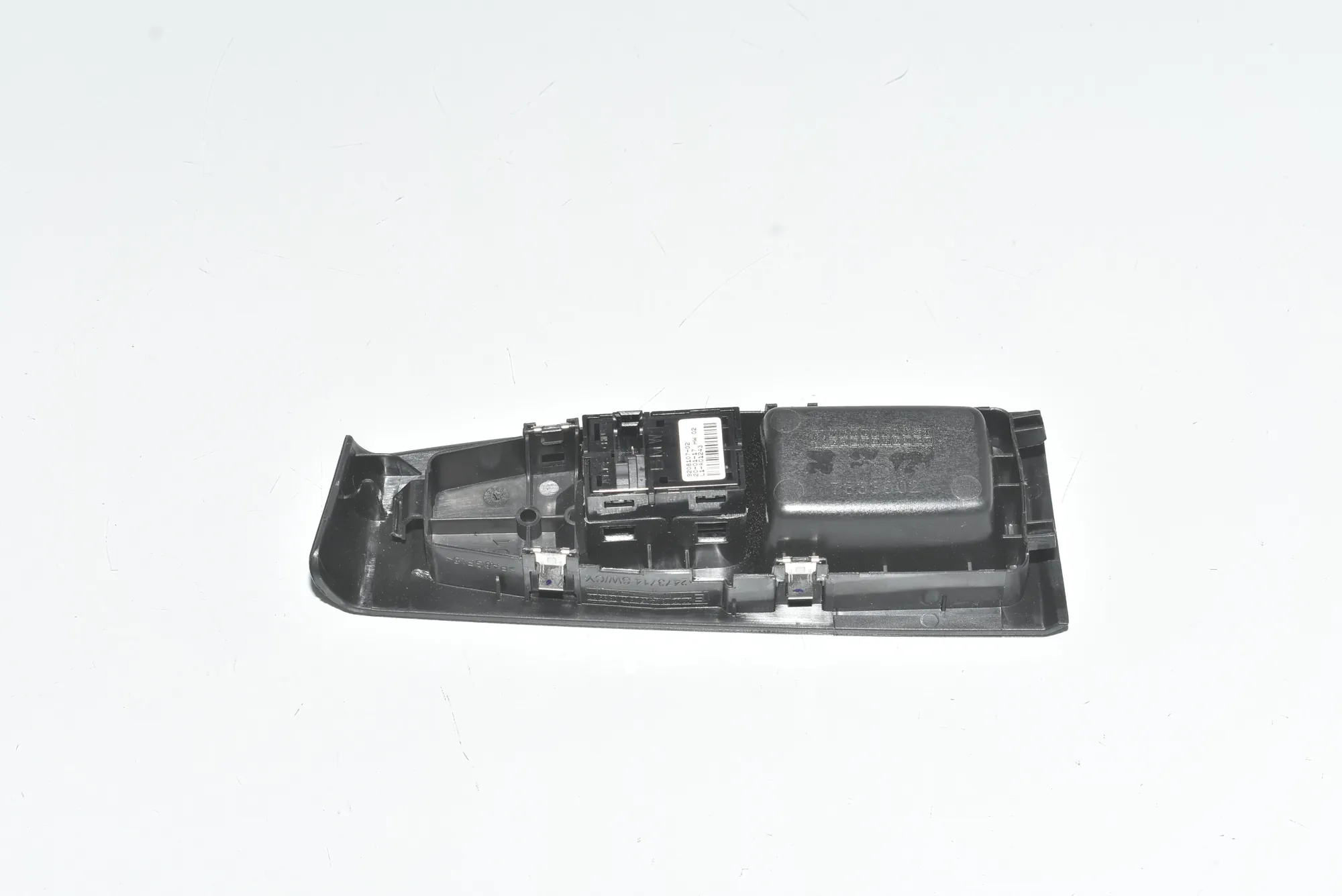 Rear Right Door Window Switch – OEM 61319208107 · BMW 2 Gran Tourer (F46) 218 d xDrive 2017 – 3