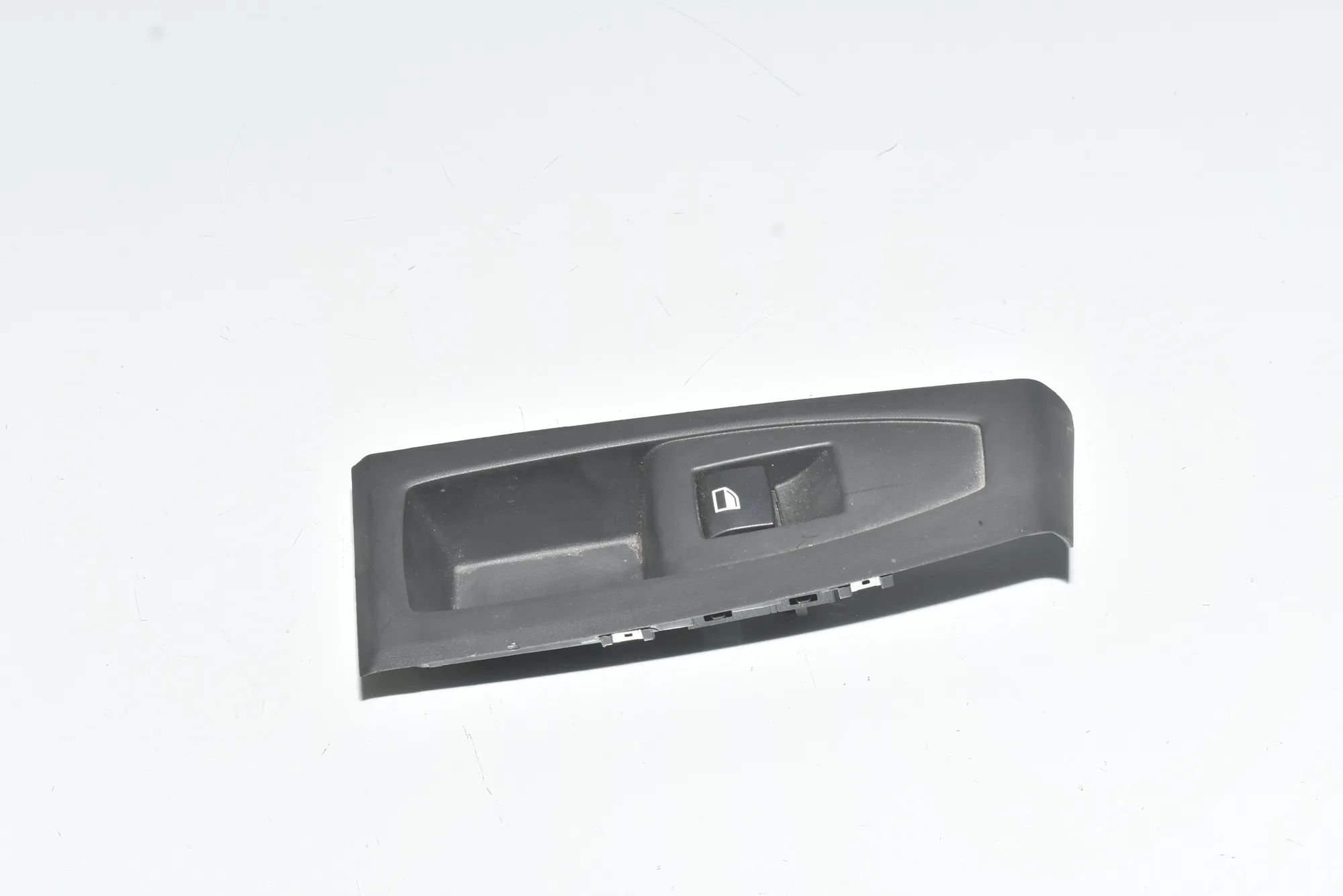 Rear Left Door Window Switch – OEM 9208107 · BMW 2 Gran Tourer (F46) 218 d xDrive 2017