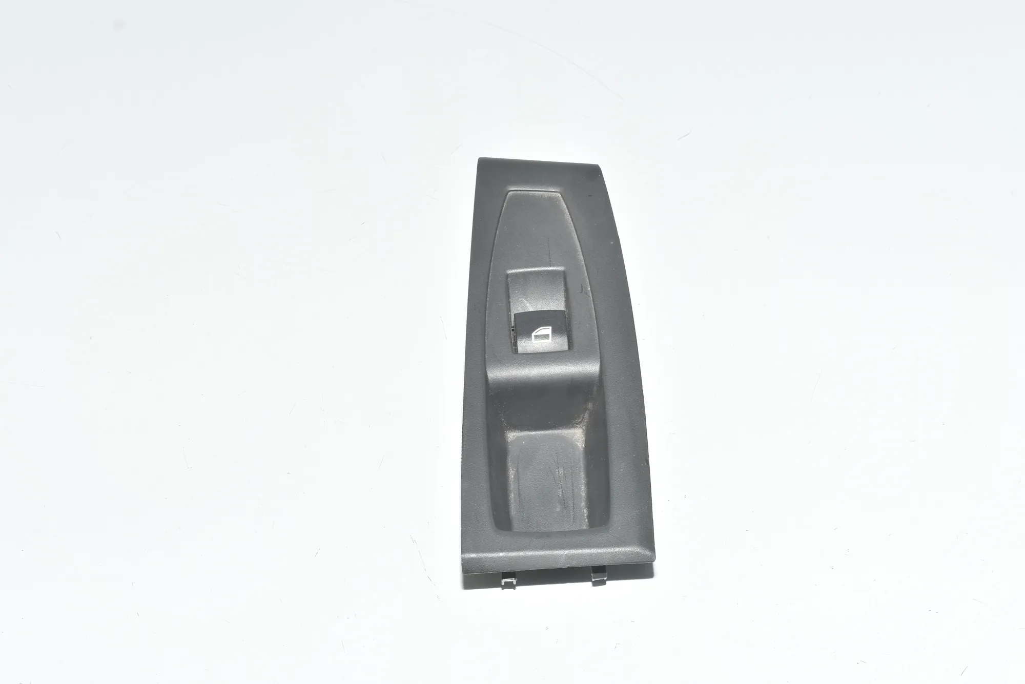 Rear Left Door Window Switch – OEM 9208107 · BMW 2 Gran Tourer (F46) 218 d xDrive 2017 – 2