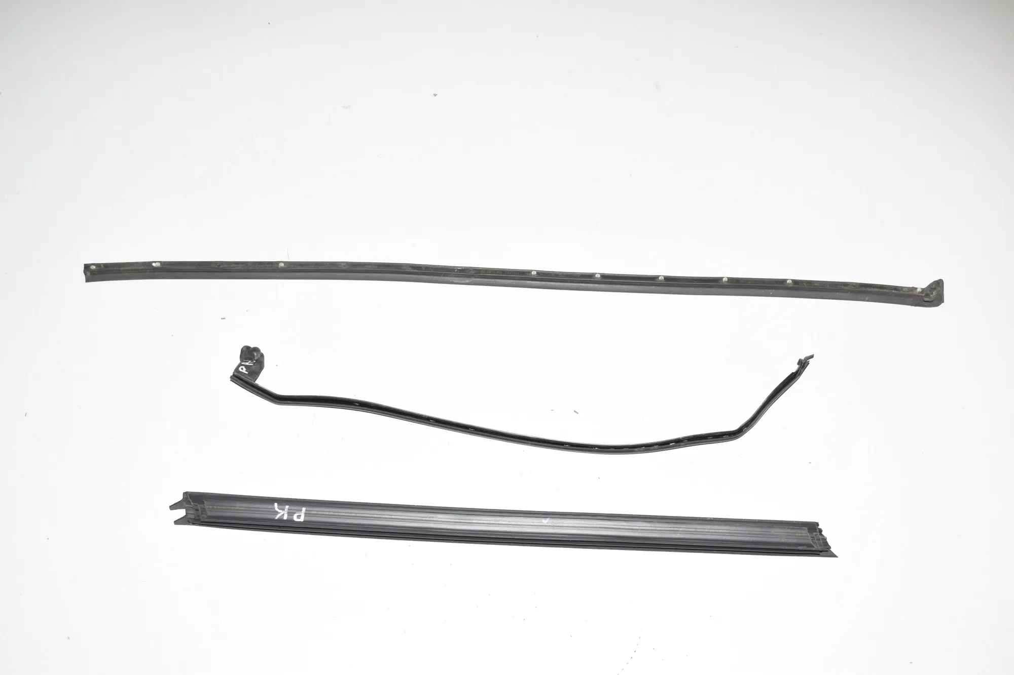 Front Left Door Seal Rubber – OEM 7336011 · BMW 7 (G11, G12) 730 d, Ld xDrive 2017 – 3