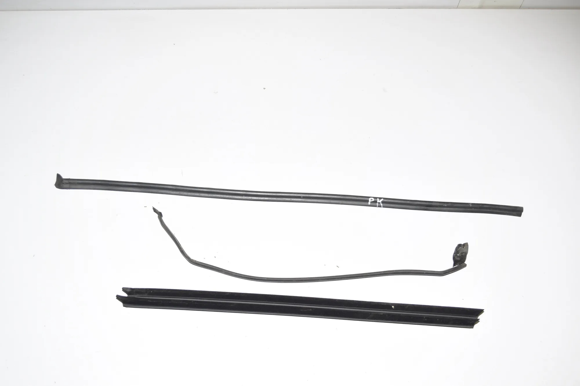 Front Left Door Seal Rubber – OEM 7336011 · BMW 7 (G11, G12) 730 d, Ld xDrive 2017 – 2