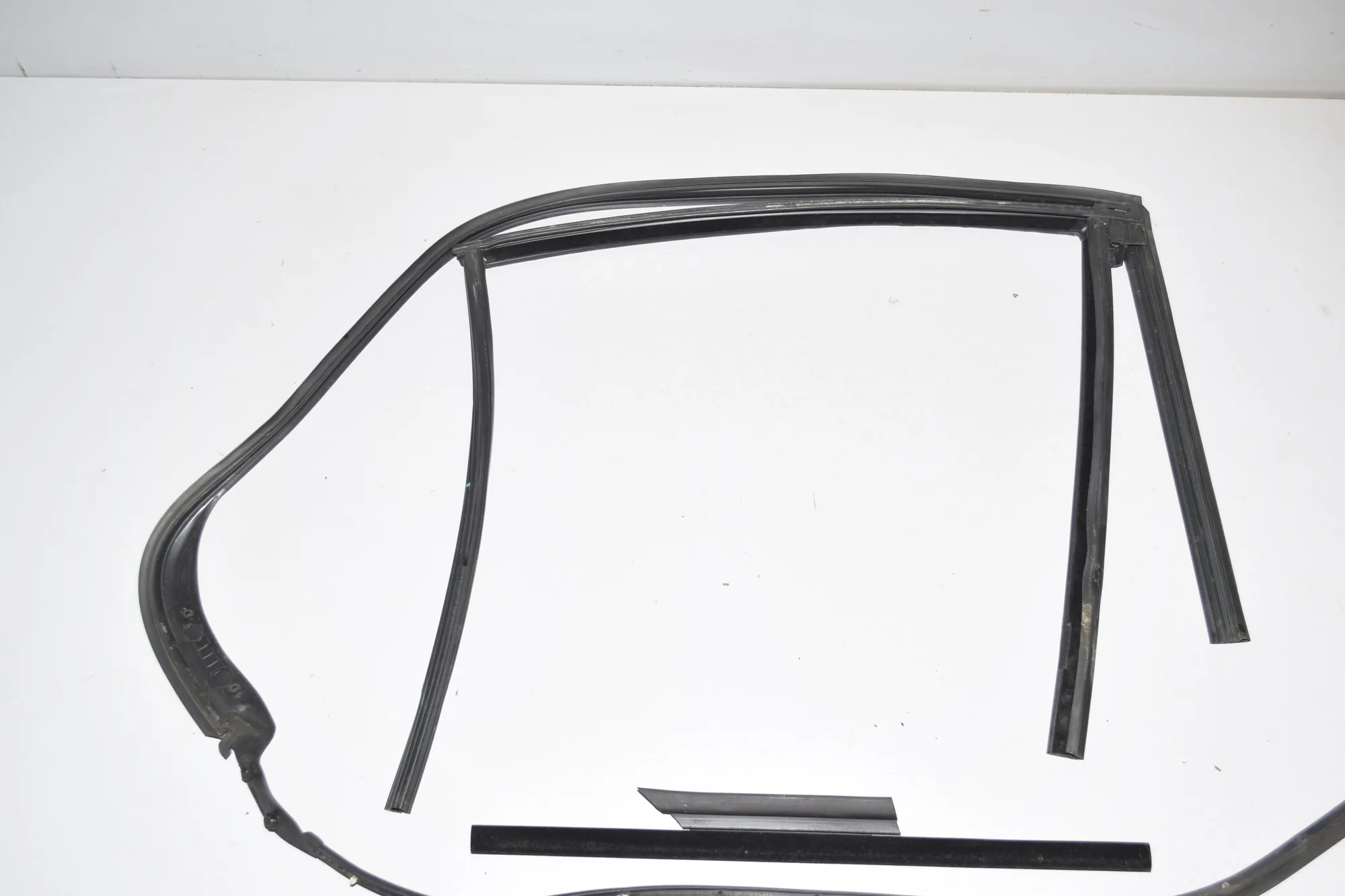 Rear Right Door Seal Rubber – OEM 7336044 · BMW 7 (G11, G12) 730 d, Ld xDrive 2017