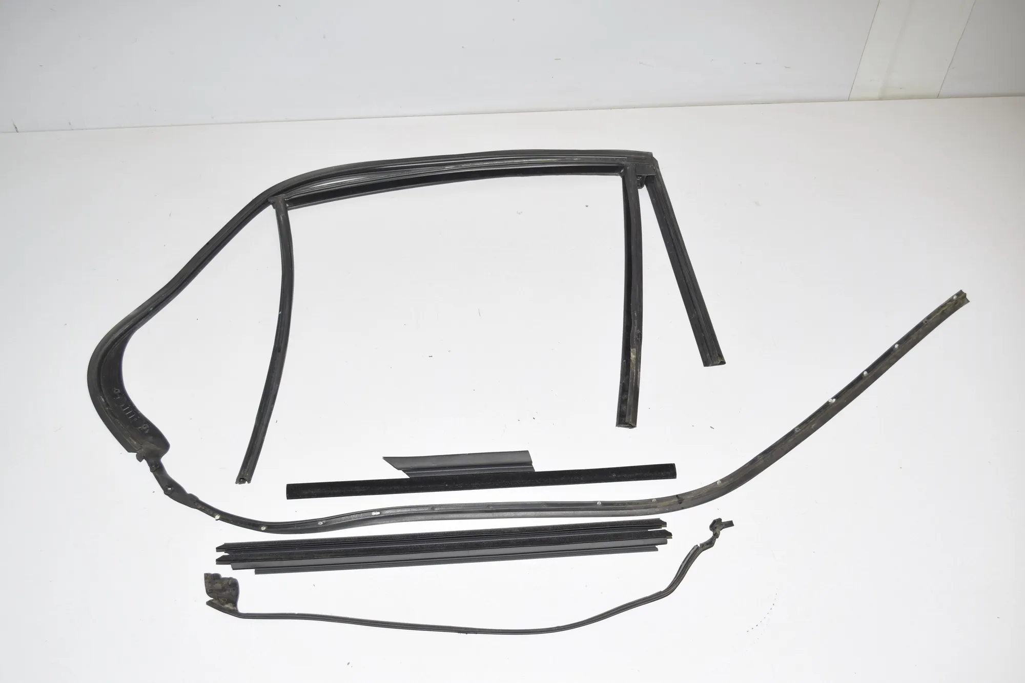 Rear Right Door Seal Rubber – OEM 7336044 · BMW 7 (G11, G12) 730 d, Ld xDrive 2017 – 2