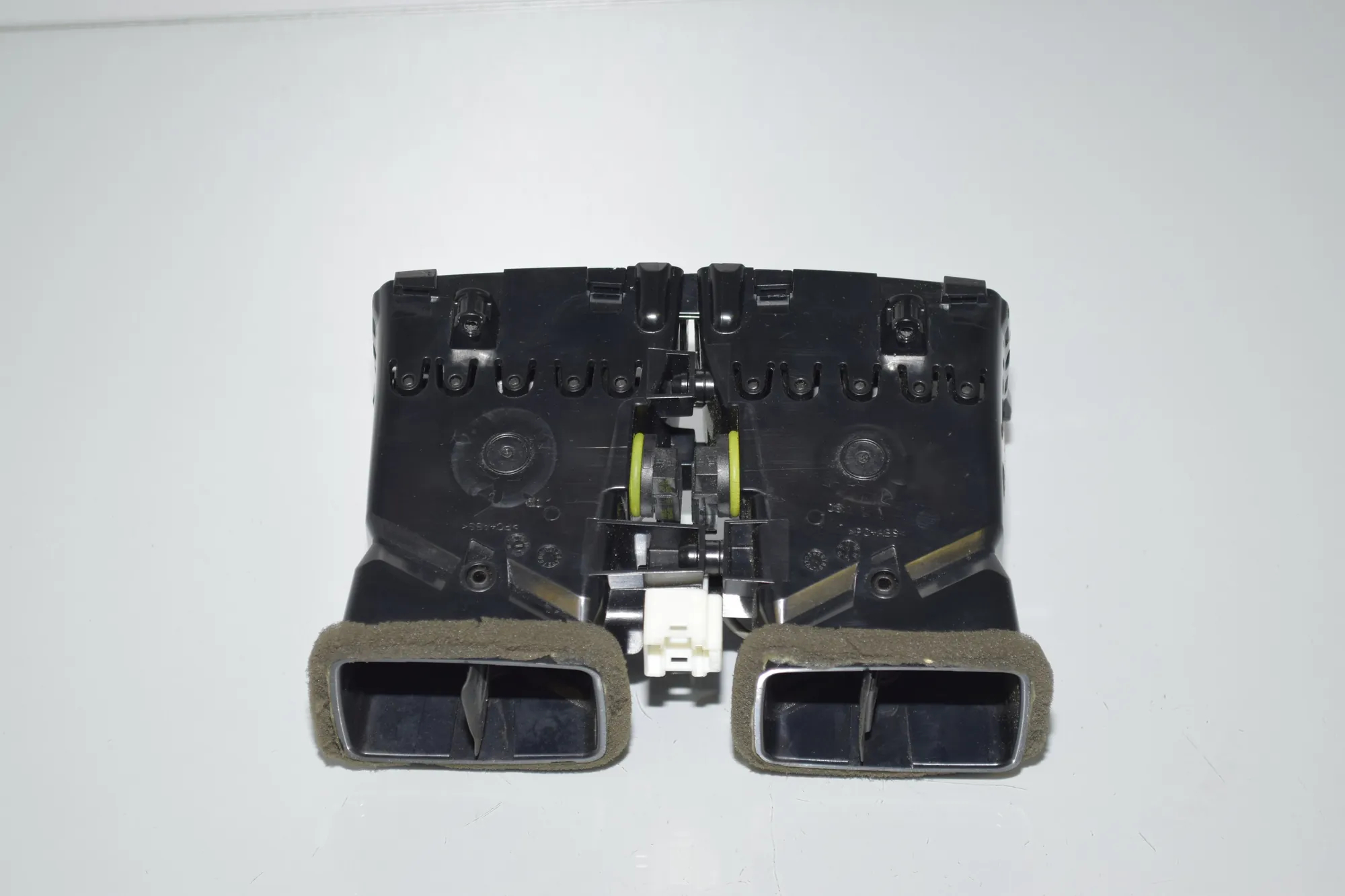 Center Console Air Vent – OEM 8513660 · BMW 7 (G11, G12) 730 d, Ld xDrive 2017 – 4