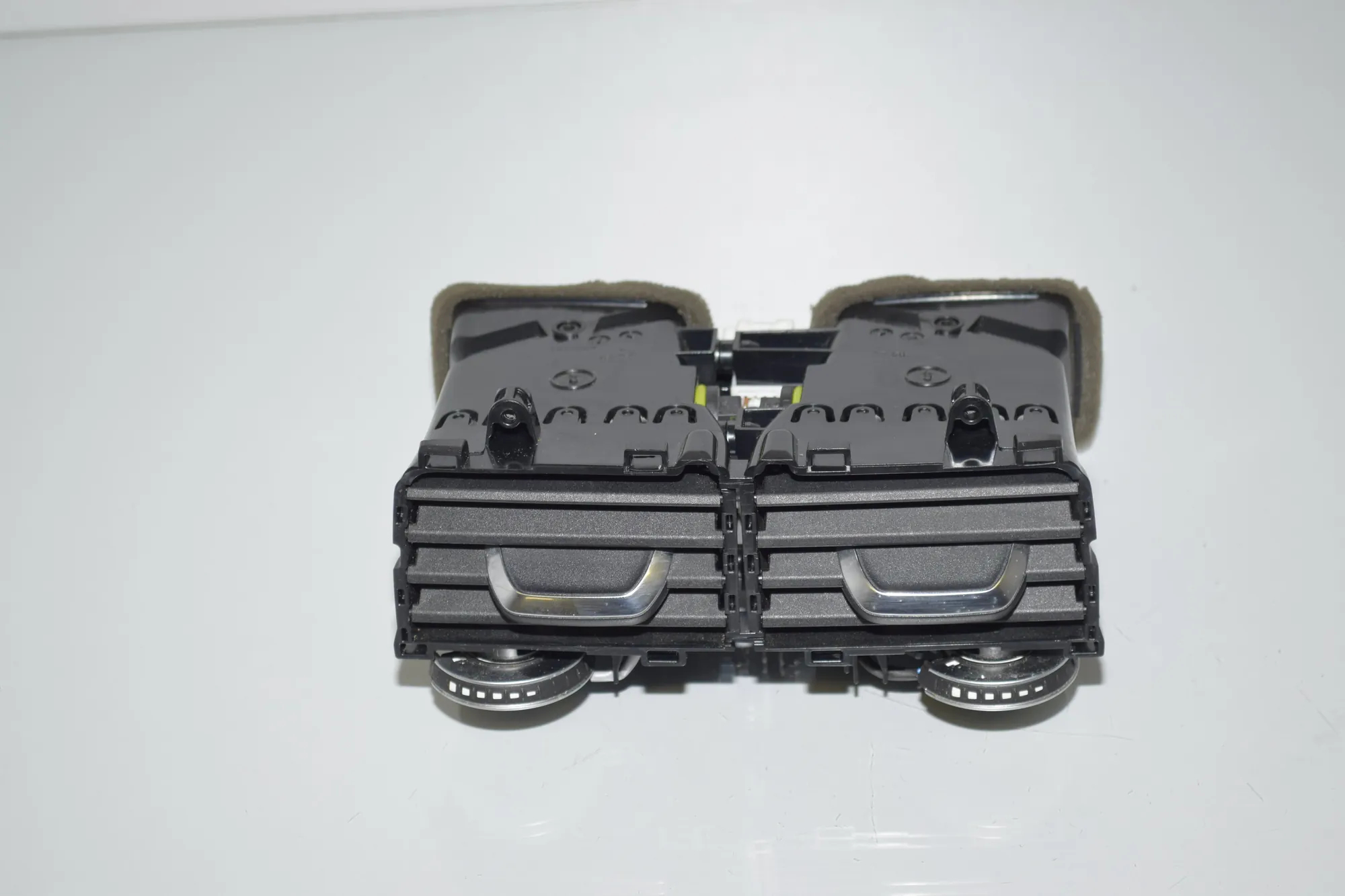 Center Console Air Vent – OEM 8513660 · BMW 7 (G11, G12) 730 d, Ld xDrive 2017