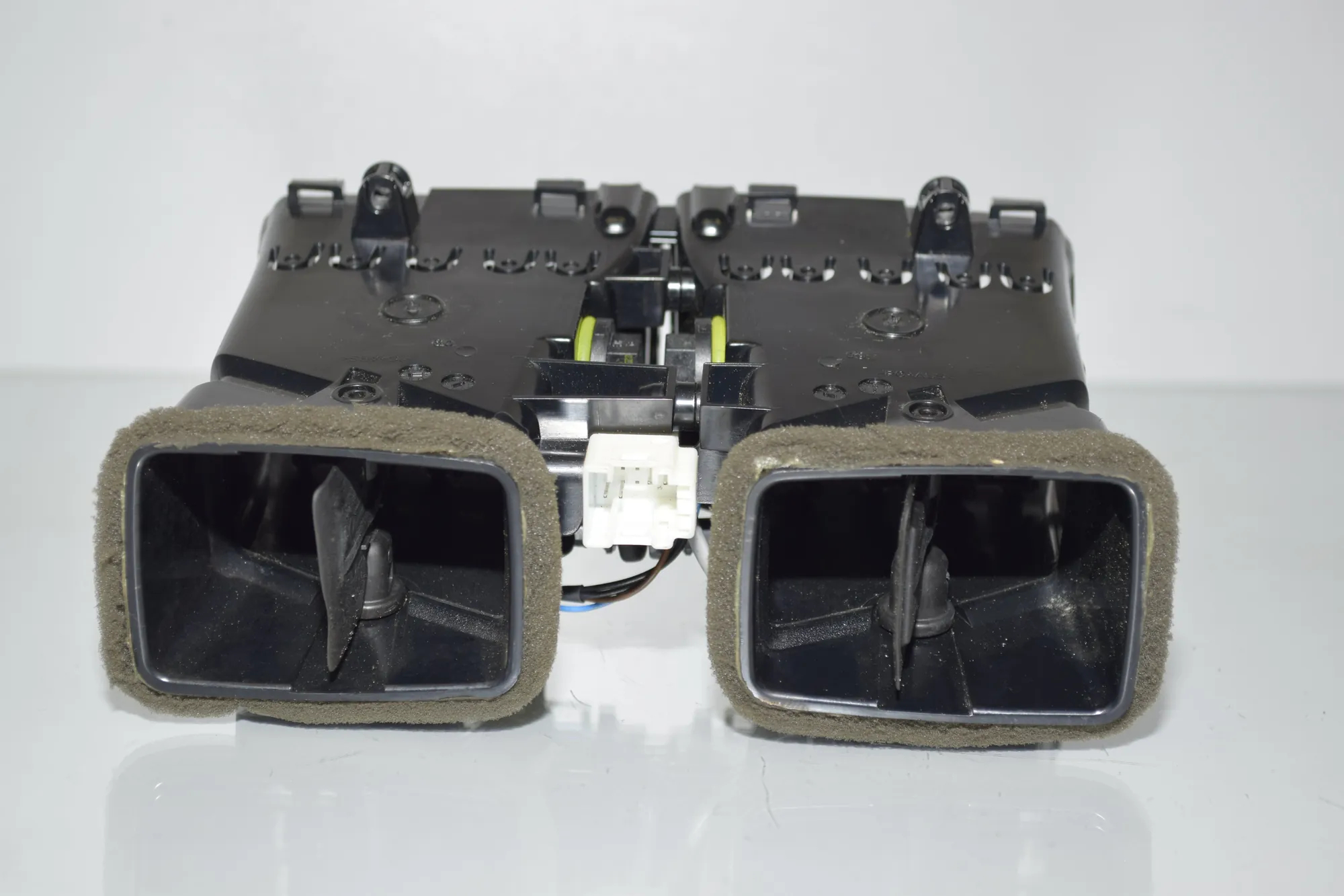 Center Console Air Vent – OEM 8513660 · BMW 7 (G11, G12) 730 d, Ld xDrive 2017 – 5