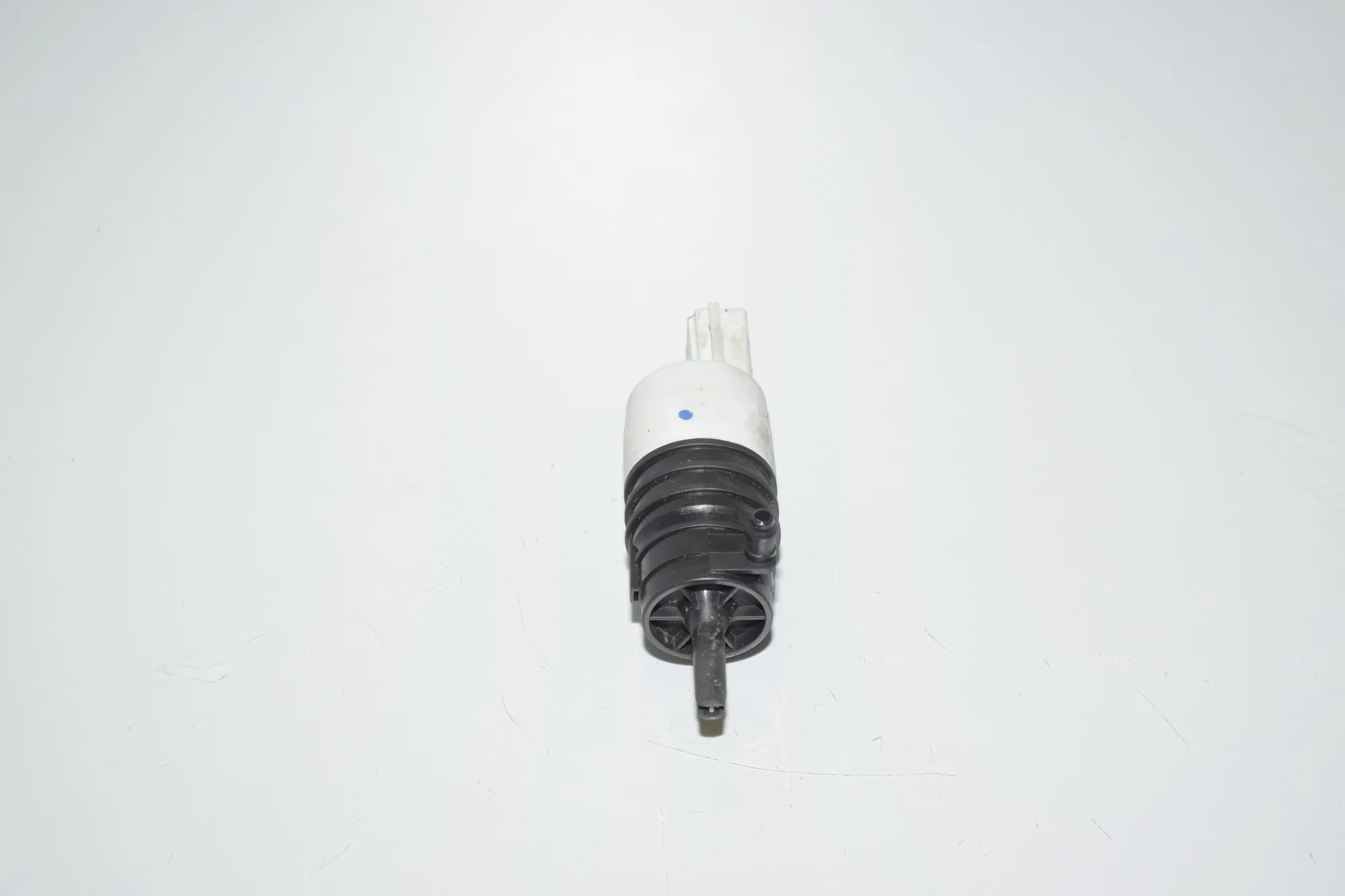 Washer Tank Motor – OEM 7298309 · BMW 7 (G11, G12) 730 d, Ld xDrive 2017 – 2