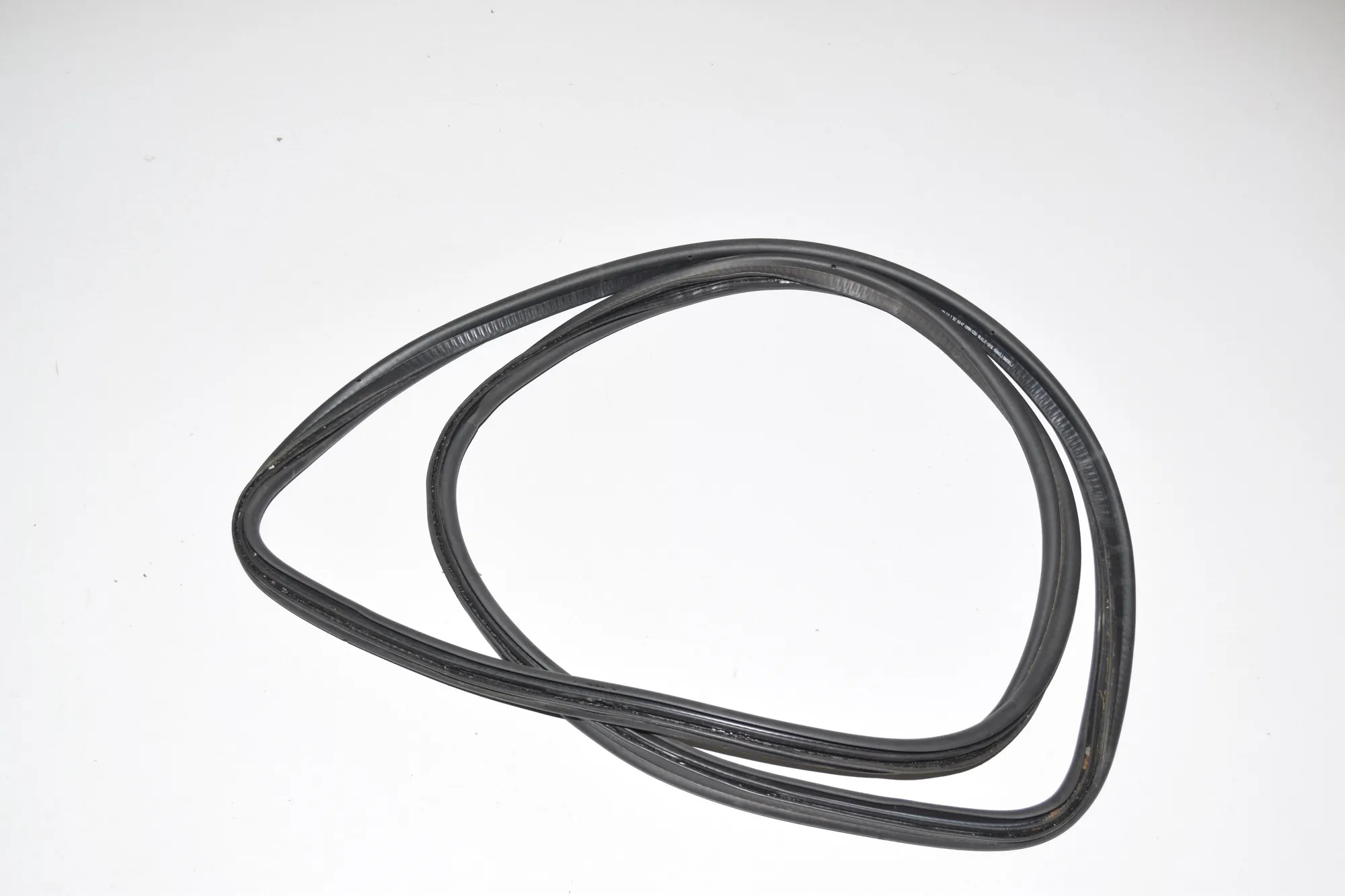 Tailgate Rubber Seal – OEM 7357103 · BMW 7 (G11, G12) 730 d, Ld xDrive 2017 – 2