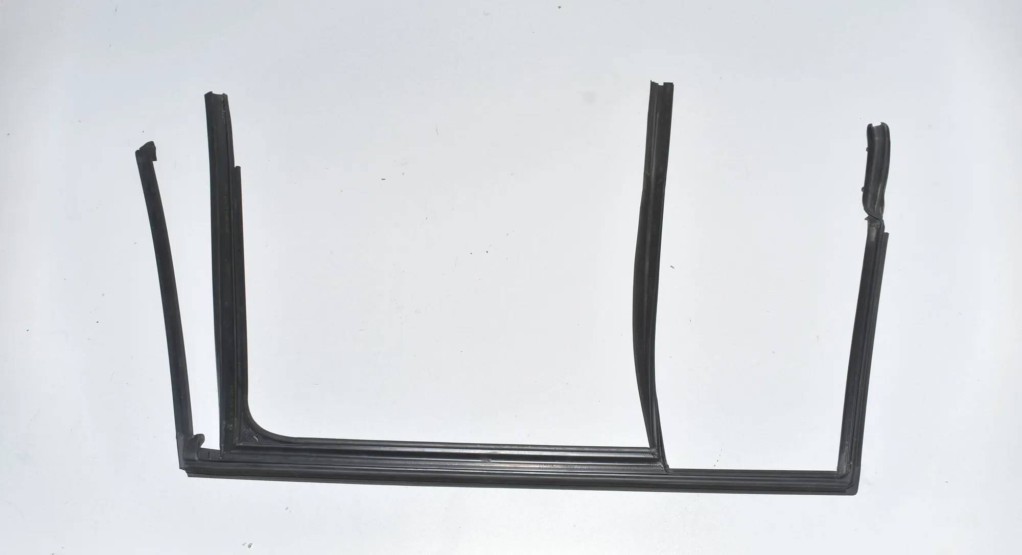 Rear Left Door Rubber Seal – OEM 51352576681 · BMW 2 Gran Tourer (F46) 218 d xDrive 2017