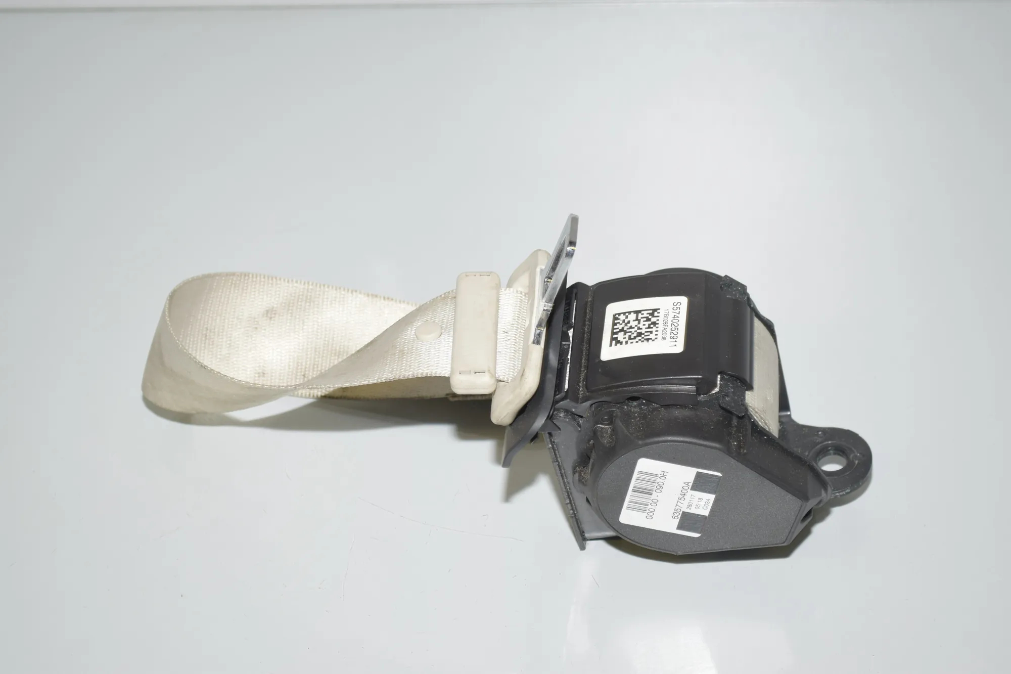 Rear Middle Seatbelt – OEM 7402529 · BMW 7 (G11, G12) 730 d, Ld xDrive 2017 – 3