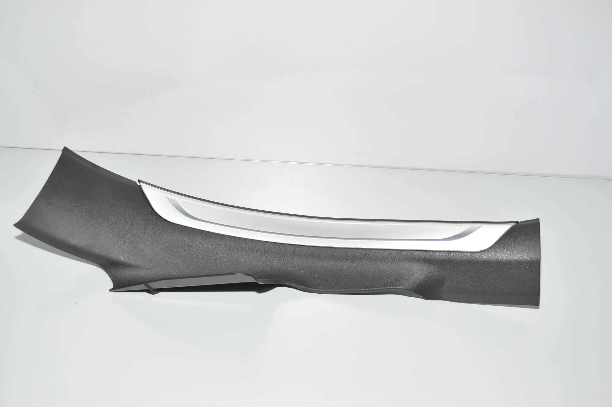 Rear Left Interior Step Trim – OEM 7390767 · BMW 7 (G11, G12) 730 d, Ld xDrive 2017 – 2