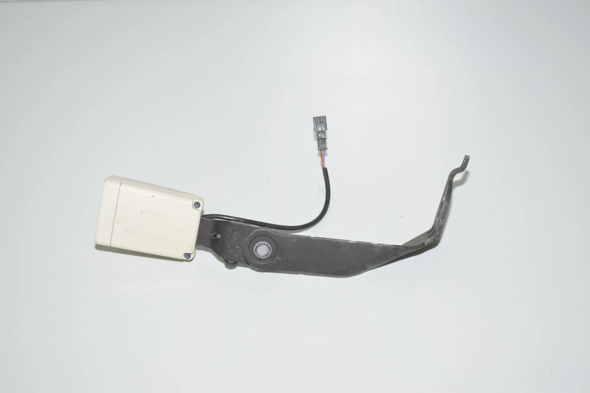Rear Left Seat Buckle – OEM 7435907 · BMW 7 (G11, G12) 730 d, Ld xDrive 2017 – 4