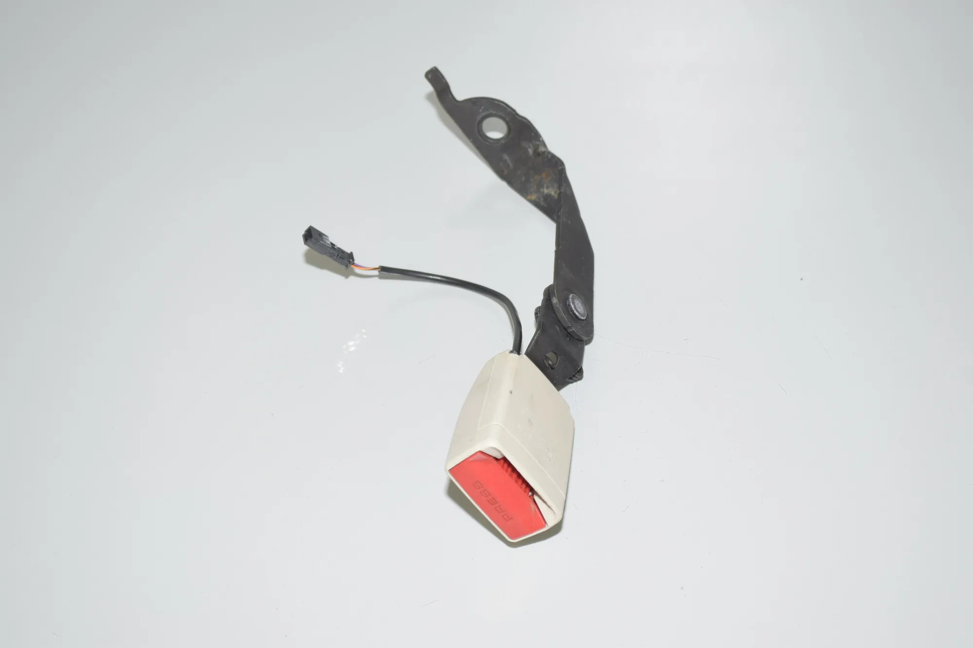 Rear Left Seat Buckle – OEM 7435907 · BMW 7 (G11, G12) 730 d, Ld xDrive 2017