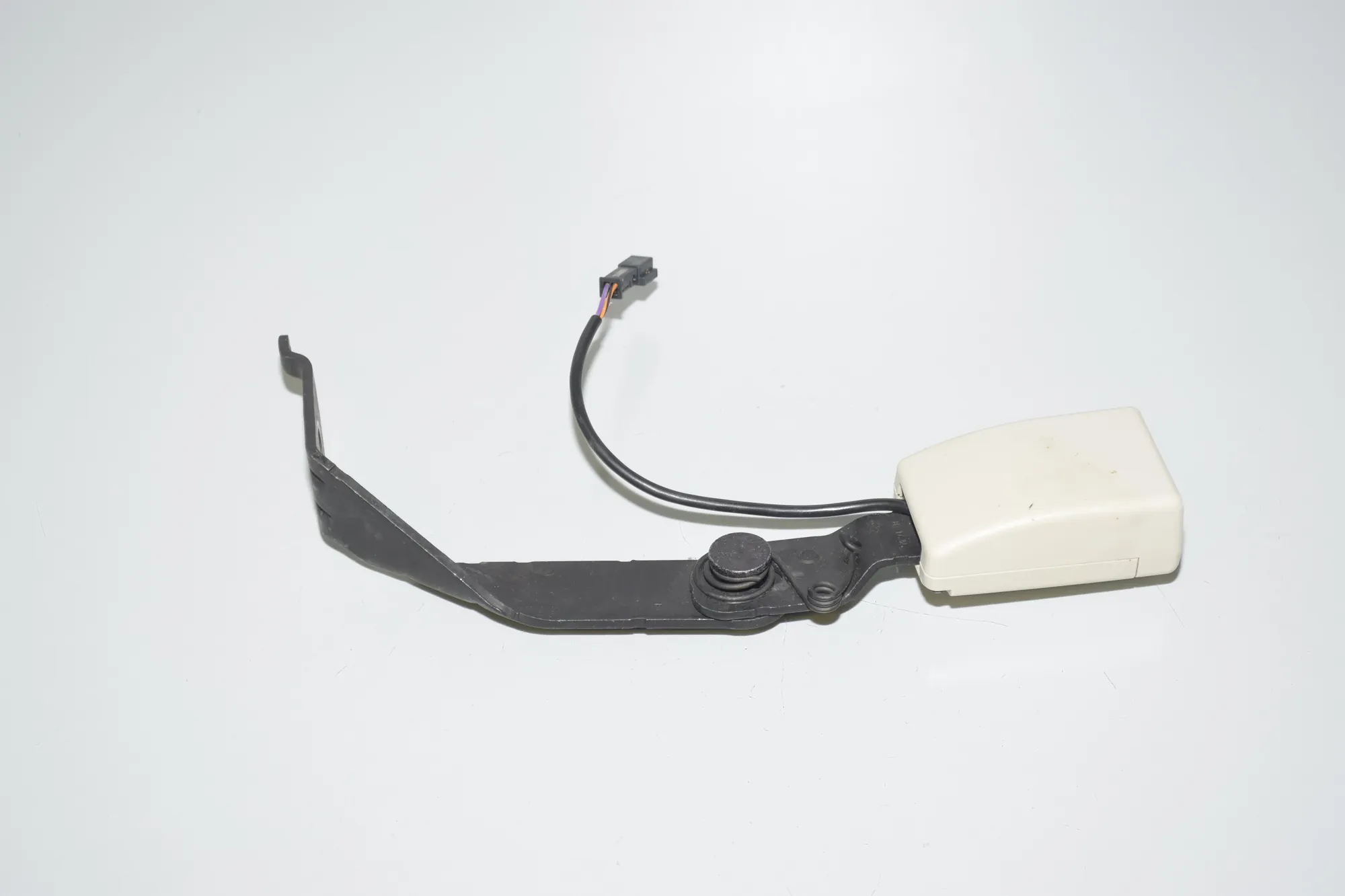 Rear Left Seat Buckle – OEM 7435907 · BMW 7 (G11, G12) 730 d, Ld xDrive 2017 – 2