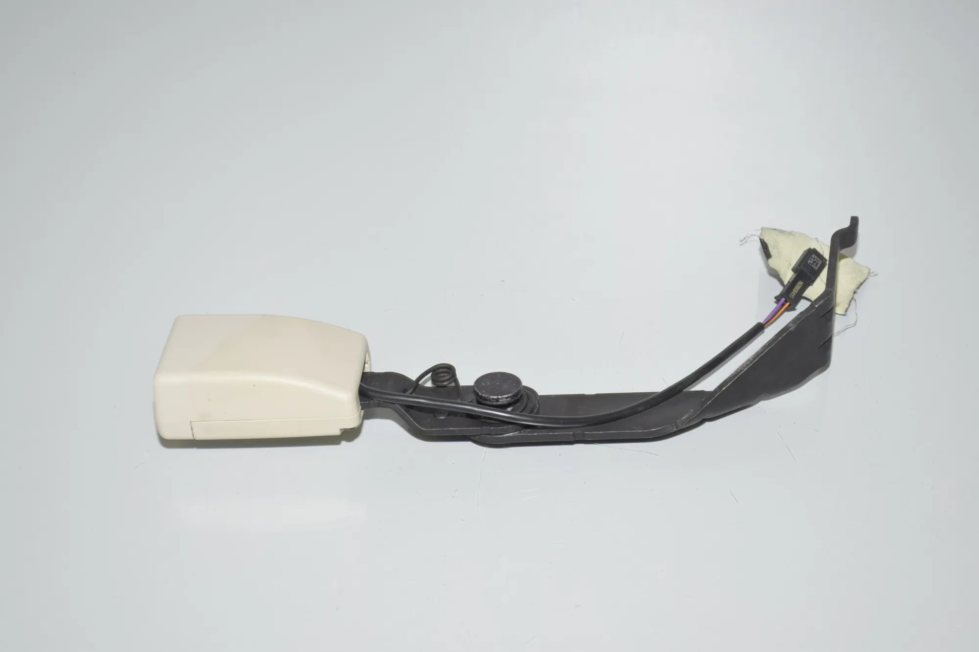 Rear Right Seat Buckle – OEM 7435908 · BMW 7 (G11, G12) 730 d, Ld xDrive 2017 – 3