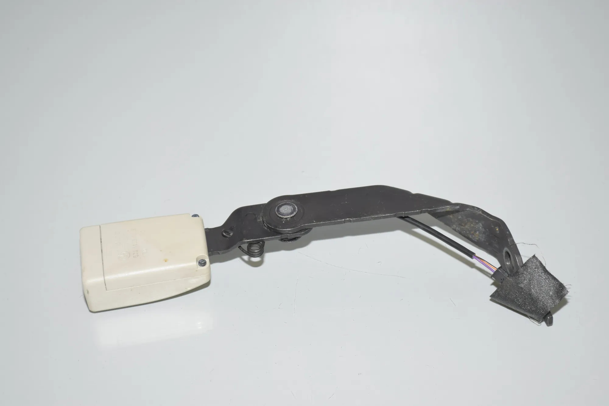 Rear Right Seat Buckle – OEM 7435908 · BMW 7 (G11, G12) 730 d, Ld xDrive 2017 – 2