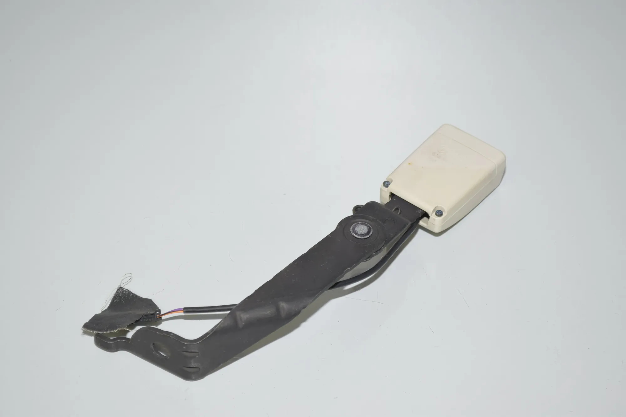 Rear Right Seat Buckle – OEM 7435908 · BMW 7 (G11, G12) 730 d, Ld xDrive 2017 – 4