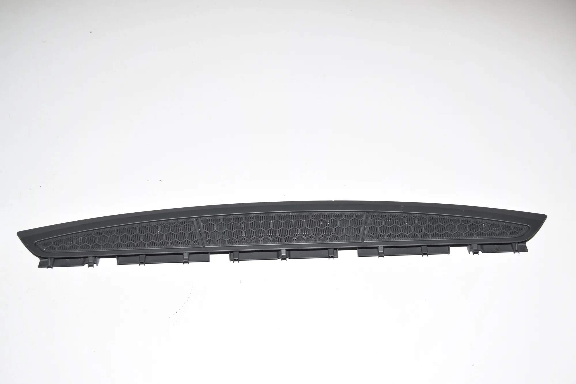 Rear Parcel Shelf Grill – OEM 7355373 · BMW 7 (G11, G12) 730 d, Ld xDrive 2017