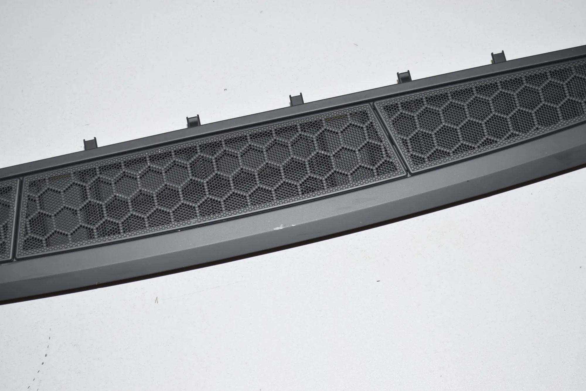 Rear Parcel Shelf Grill – OEM 7355373 · BMW 7 (G11, G12) 730 d, Ld xDrive 2017 – 10