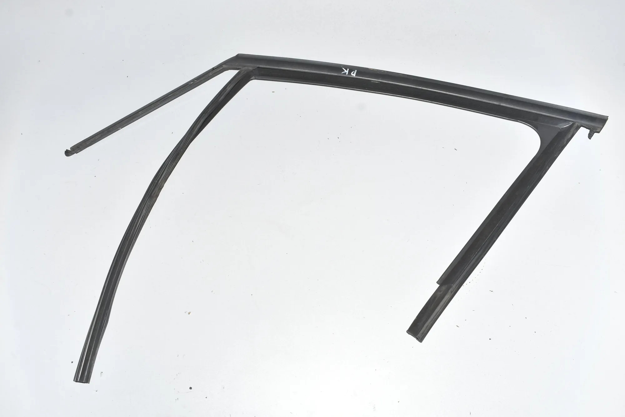 Front Left Door Rubber Seal – OEM 51337326167 · BMW 2 Gran Tourer (F46) 218 d xDrive 2017 – 3