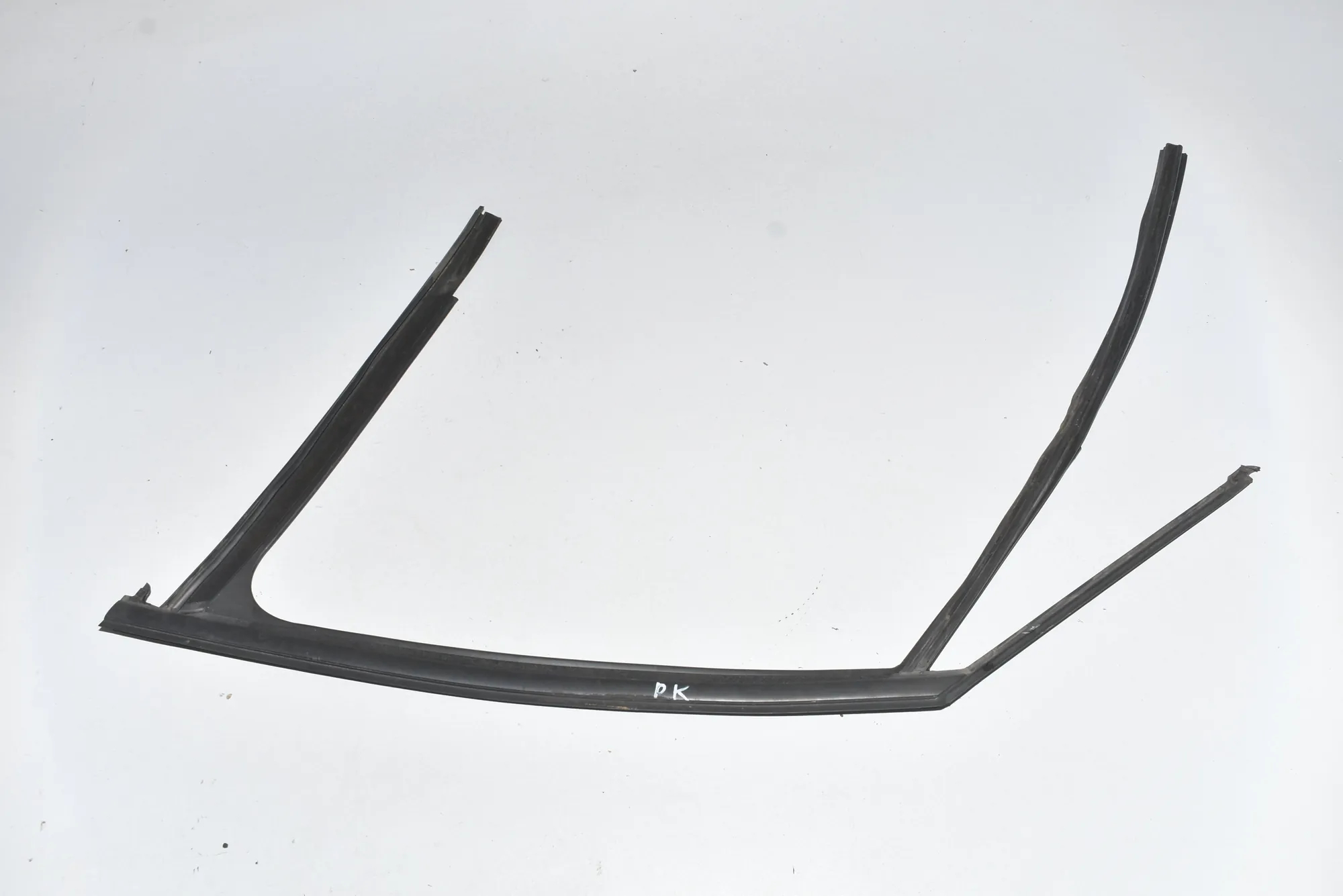 Front Left Door Rubber Seal – OEM 51337326167 · BMW 2 Gran Tourer (F46) 218 d xDrive 2017