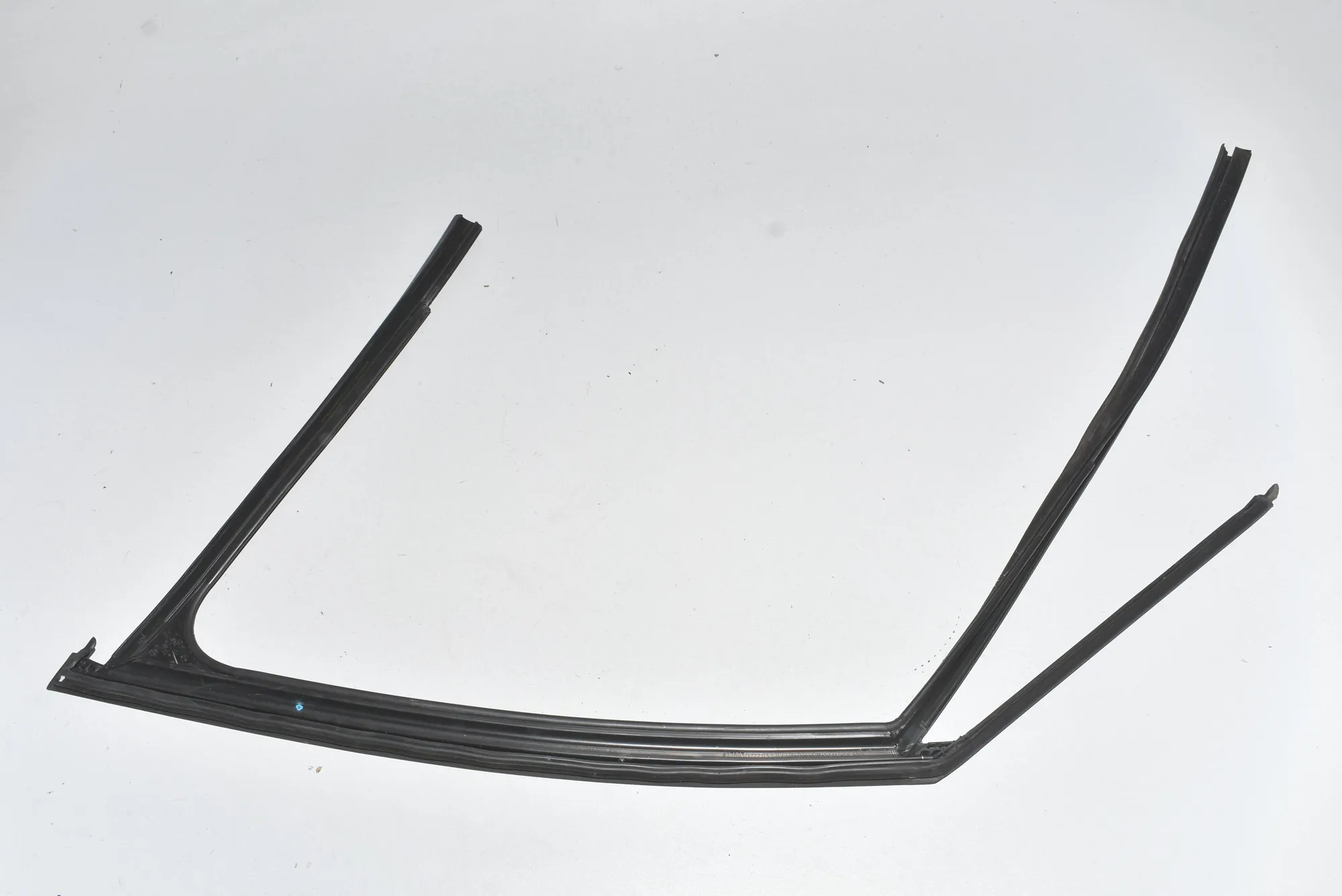Front Right Door Rubber Seal – OEM 51337326168 · BMW 2 Gran Tourer (F46) 218 d xDrive 2017 – 3