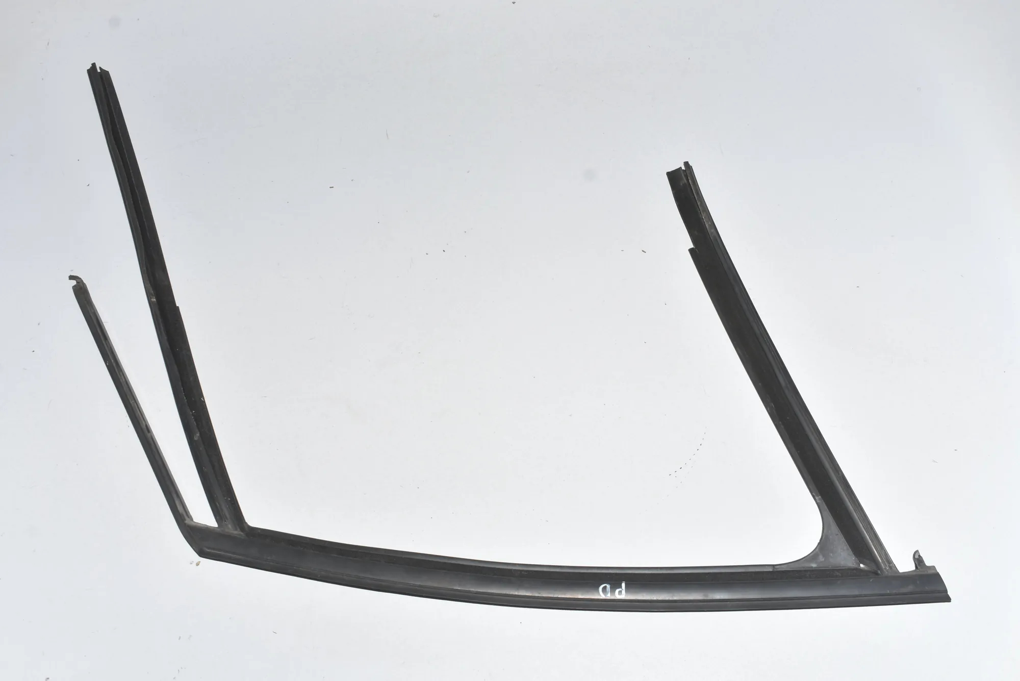 Front Right Door Rubber Seal – OEM 51337326168 · BMW 2 Gran Tourer (F46) 218 d xDrive 2017