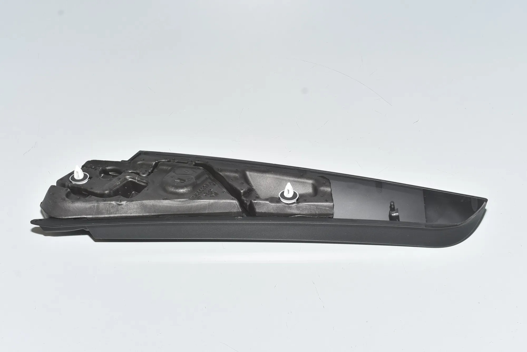 Front Right Door Panel Trim – OEM 51337333896 · BMW 2 Gran Tourer (F46) 218 d xDrive 2017 – 3