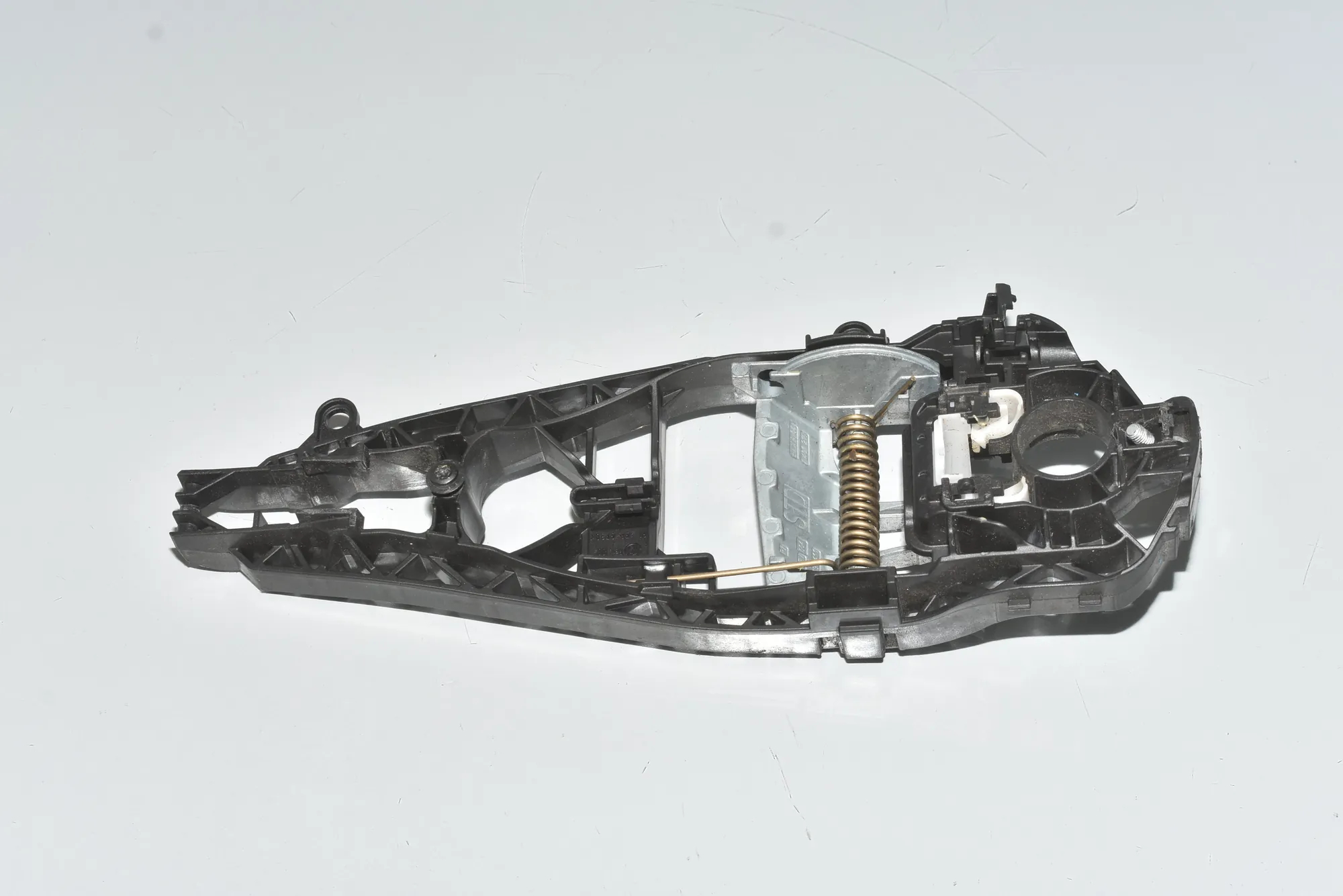 Front Right Door Interior Handle Frame – OEM 51217293186 · BMW 2 Gran Tourer (F46) 218 d xDrive 2017 – 3