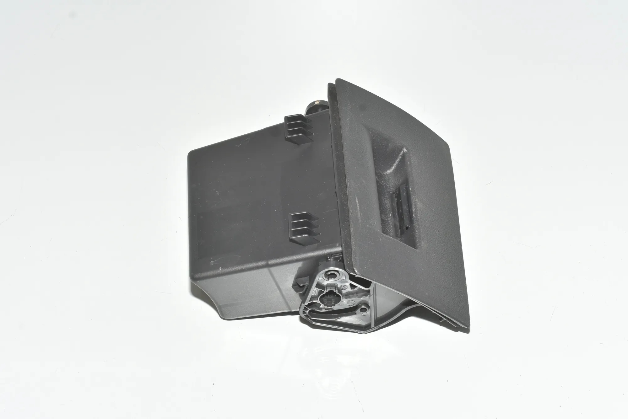 Glove Compartment – OEM 9262975 · BMW 2 Gran Tourer (F46) 218 d xDrive 2017 – 2