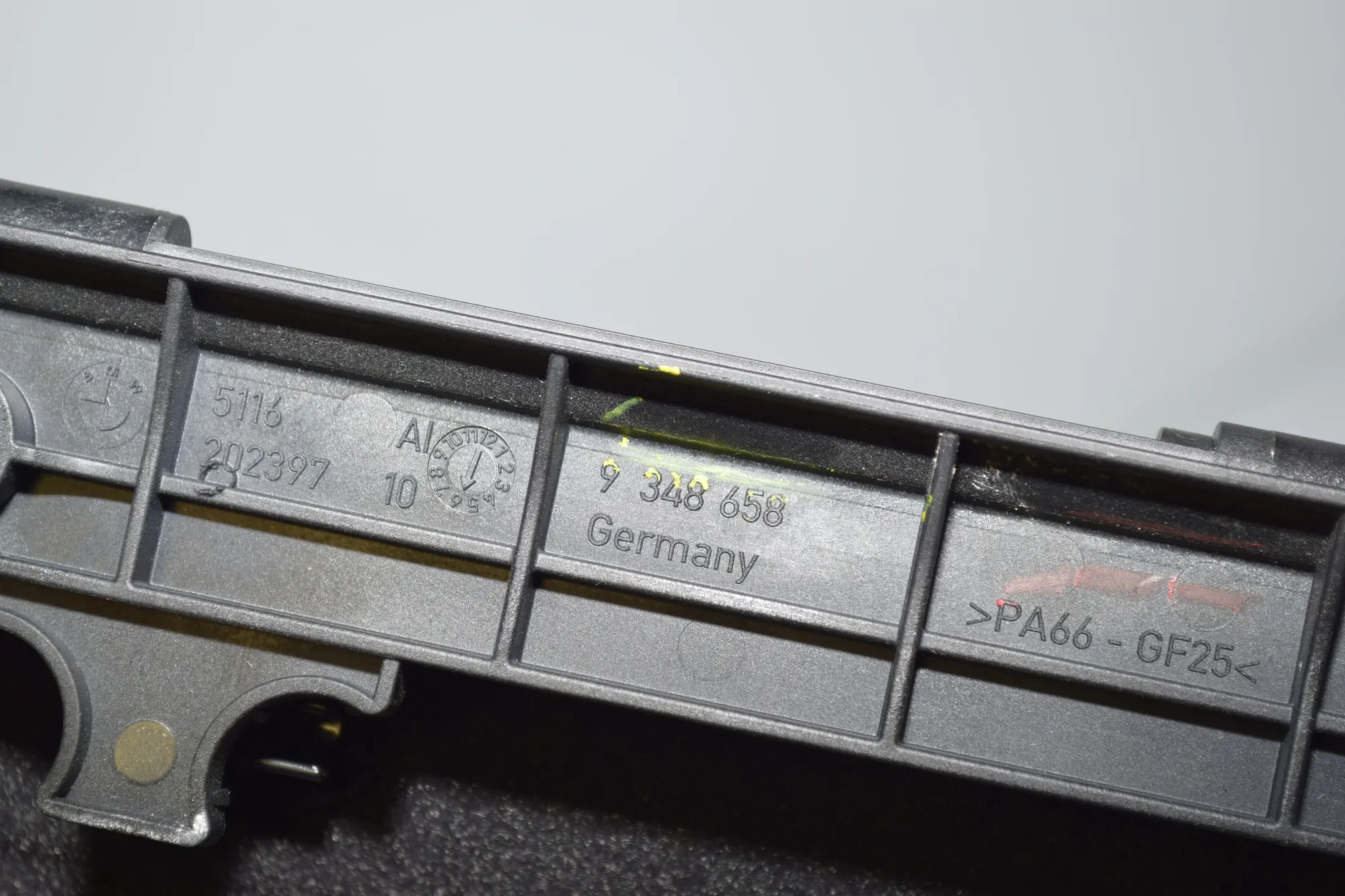Glove Compartment – OEM 9348658 · BMW 7 (G11, G12) 730 d, Ld xDrive 2017 – 6