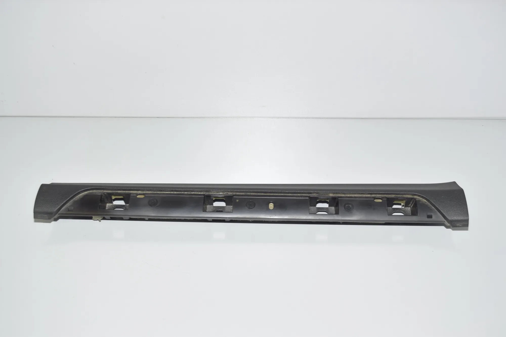 Front Right Interior Step Trim – OEM 7390770 · BMW 7 (G11, G12) 730 d, Ld xDrive 2017 – 2