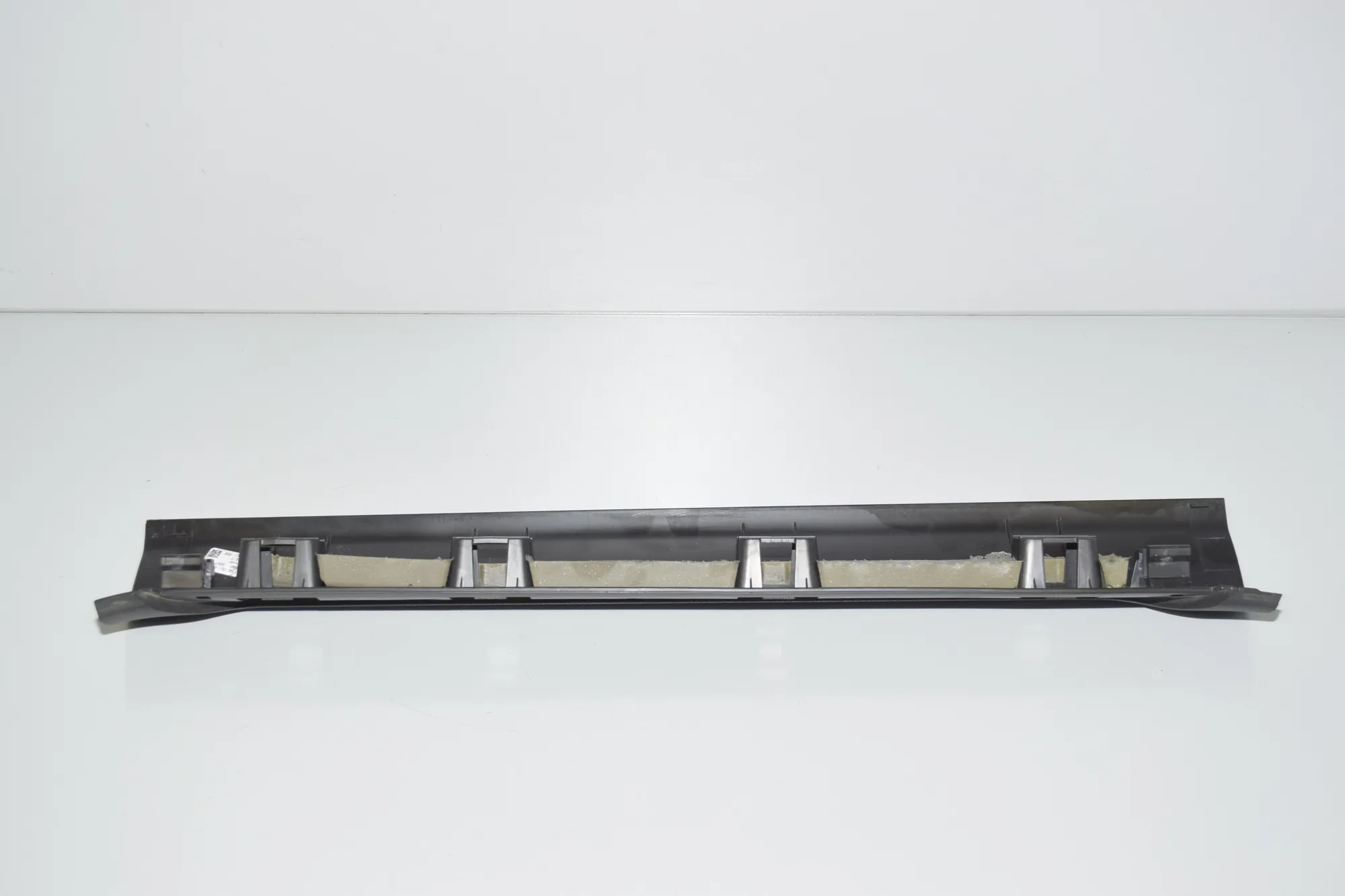 Front Right Interior Step Trim – OEM 7390770 · BMW 7 (G11, G12) 730 d, Ld xDrive 2017 – 3